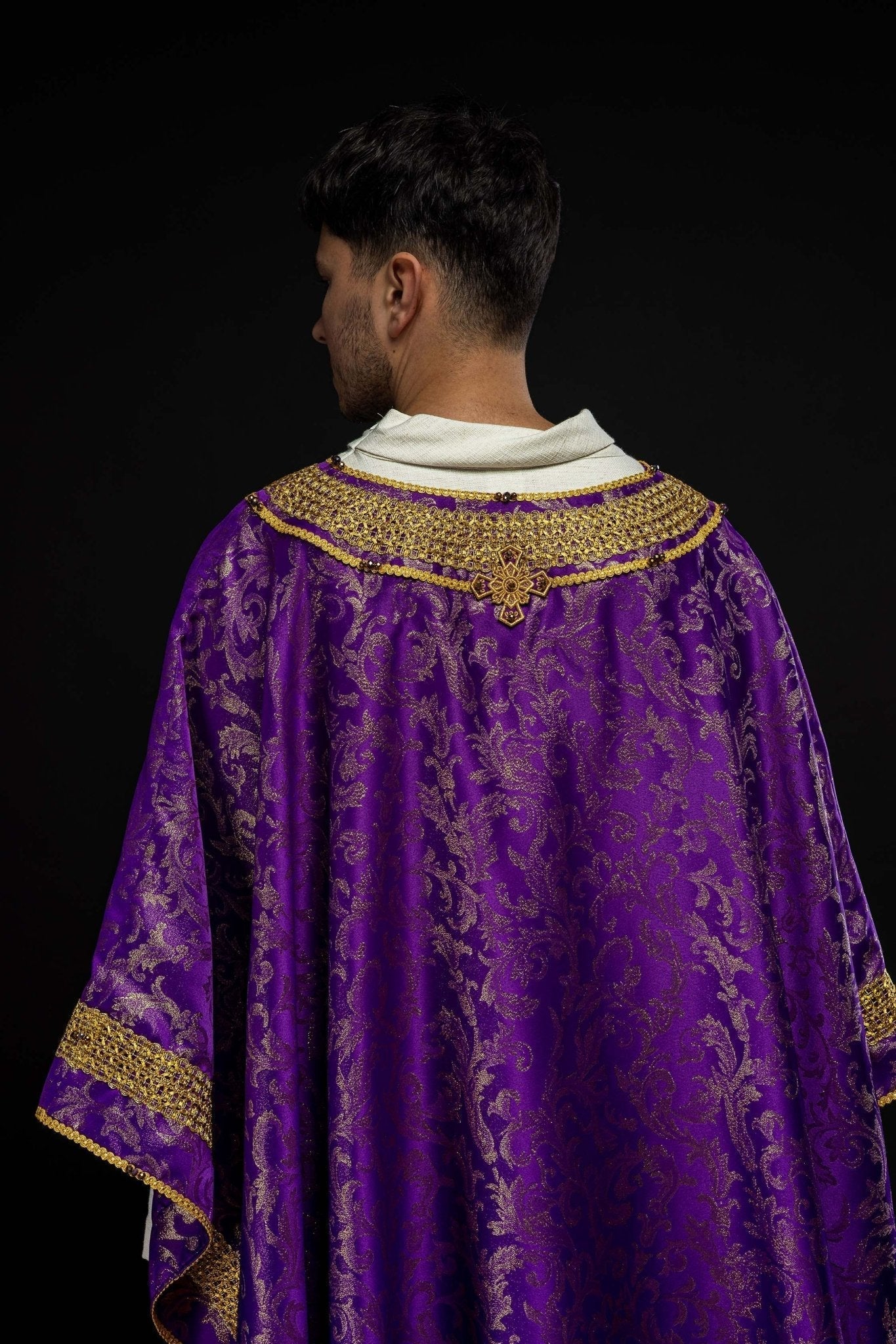 Casulla hecha a mano con piedras naturales Handmade 7010 Morado