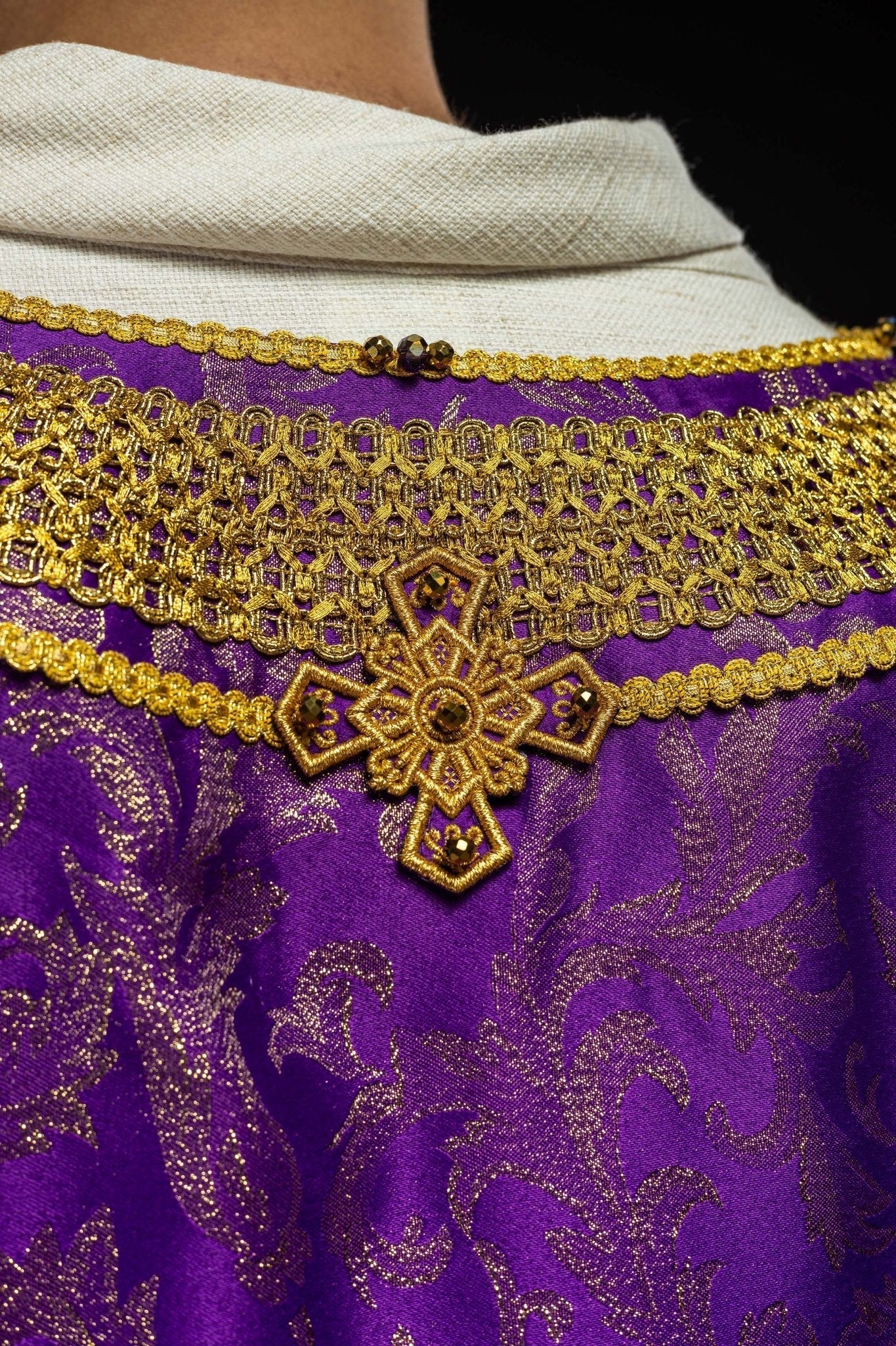 Casulla hecha a mano con piedras naturales Handmade 7010 Morado