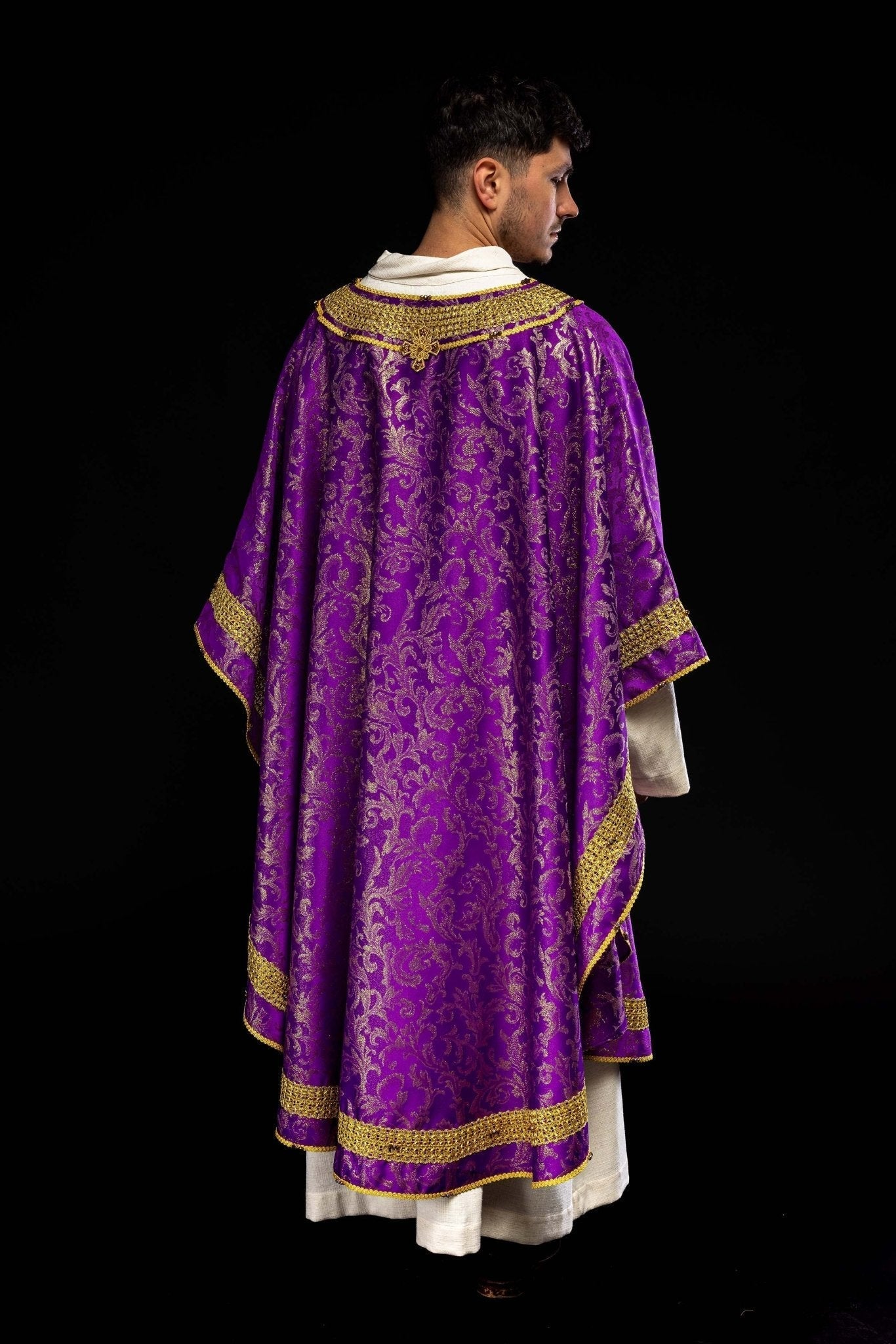 Casulla hecha a mano con piedras naturales Handmade 7010 Morado