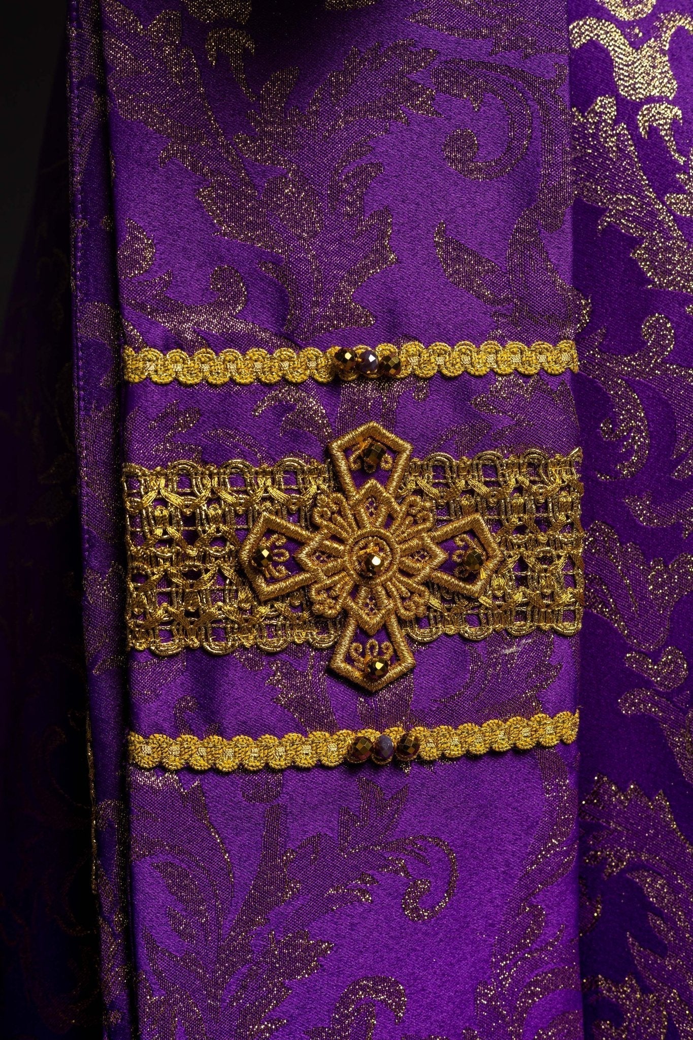 Casulla hecha a mano con piedras naturales Handmade 7010 Morado