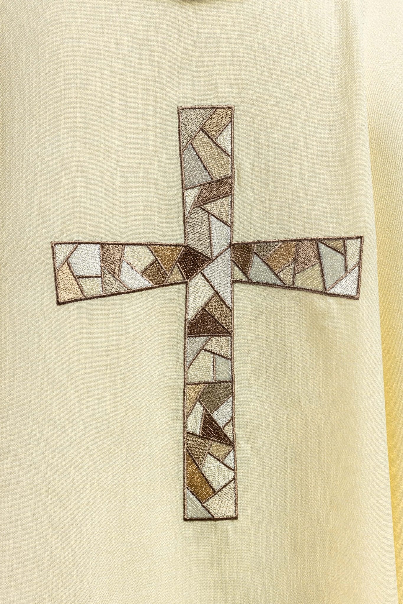 Casulla marfil con bordado Cruz