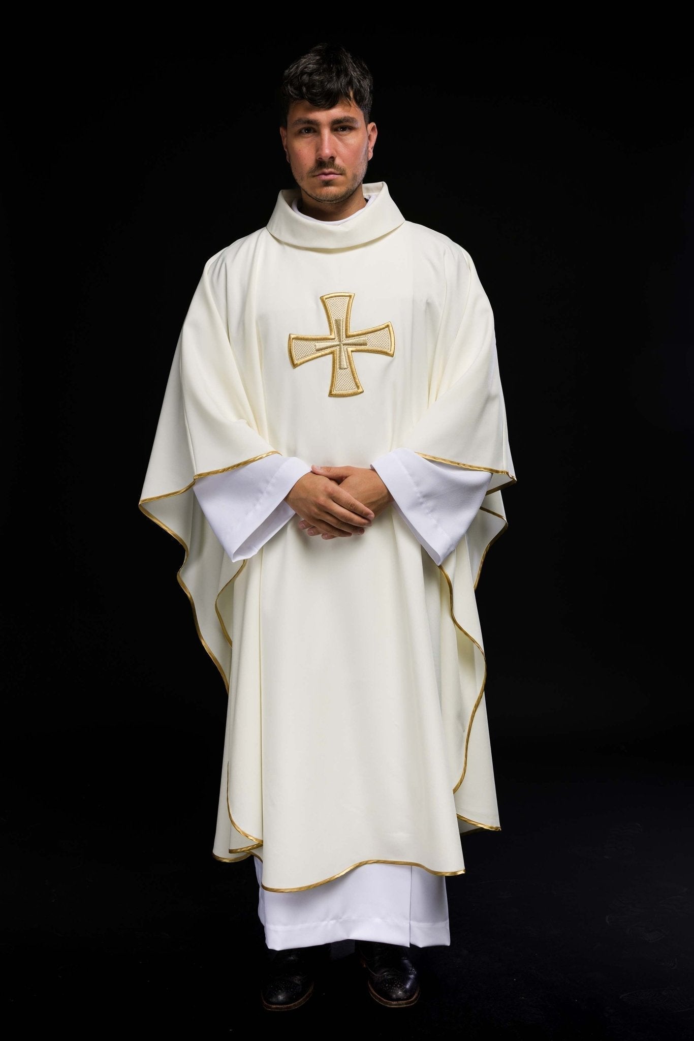 Casulla marfil con bordado Cruz