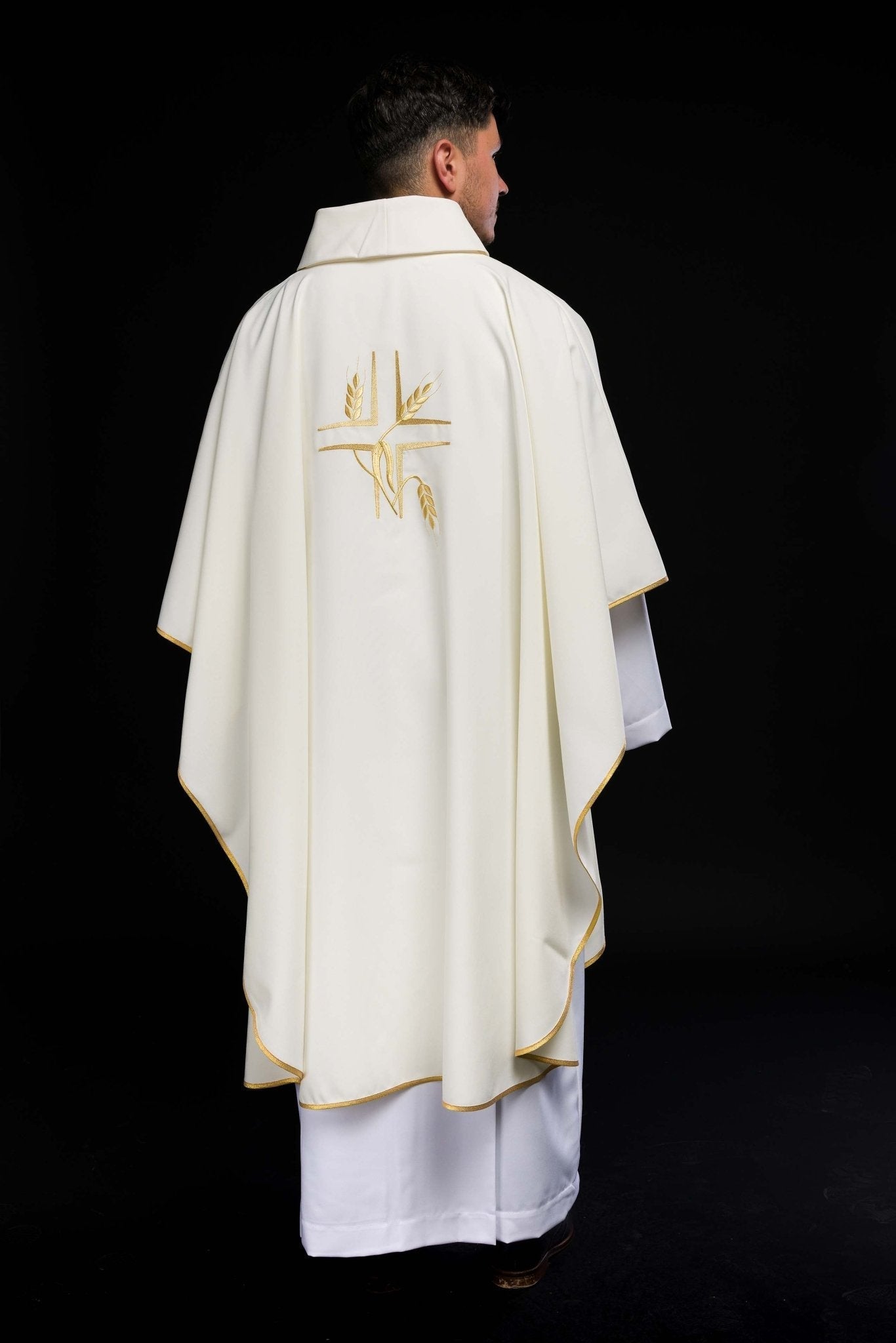 Casulla marfil con bordado Cruz y Espigas