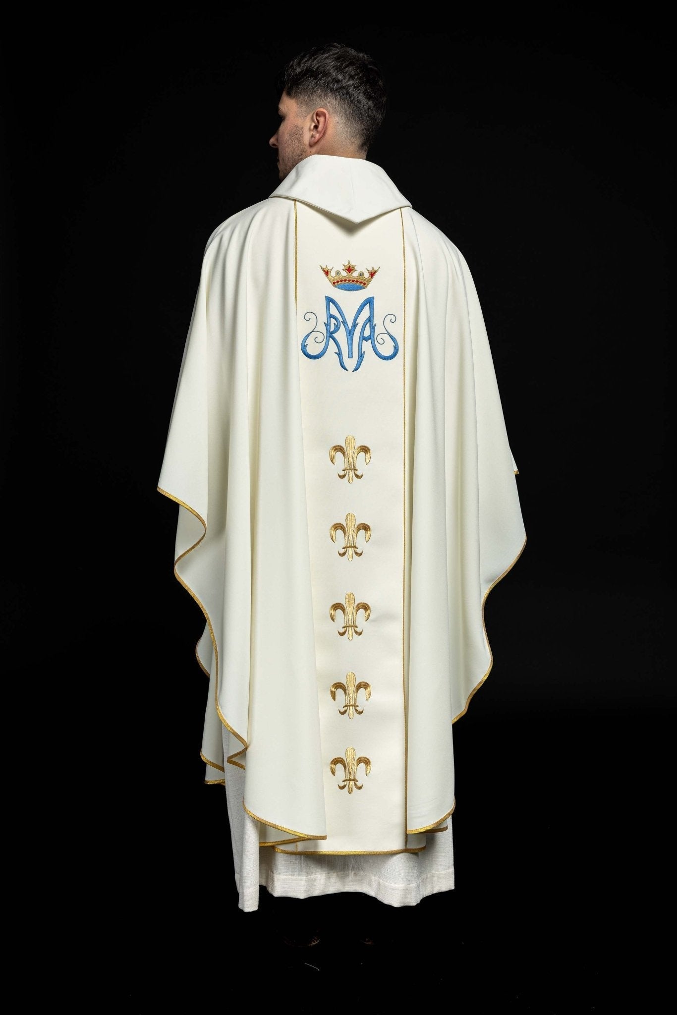 Casulla marfil de Nuestra Señora de Czestochowa