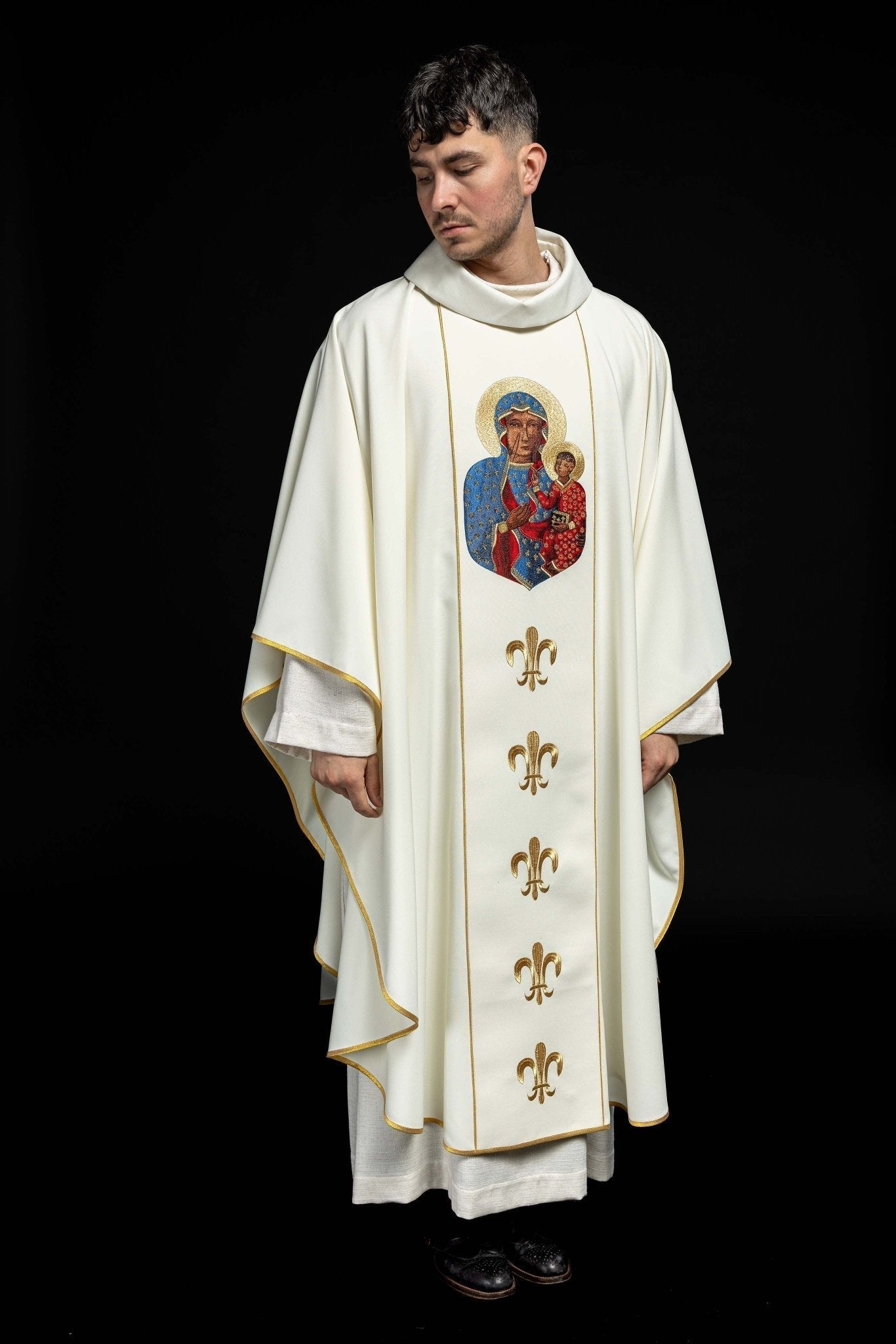 Casulla marfil de Nuestra Señora de Czestochowa