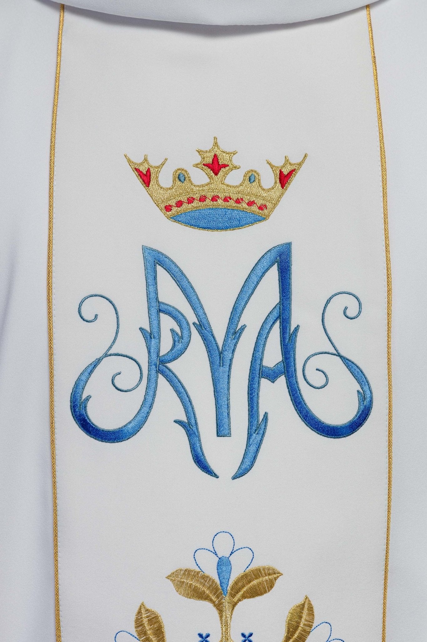 Casulla Mariana blanca con bordado