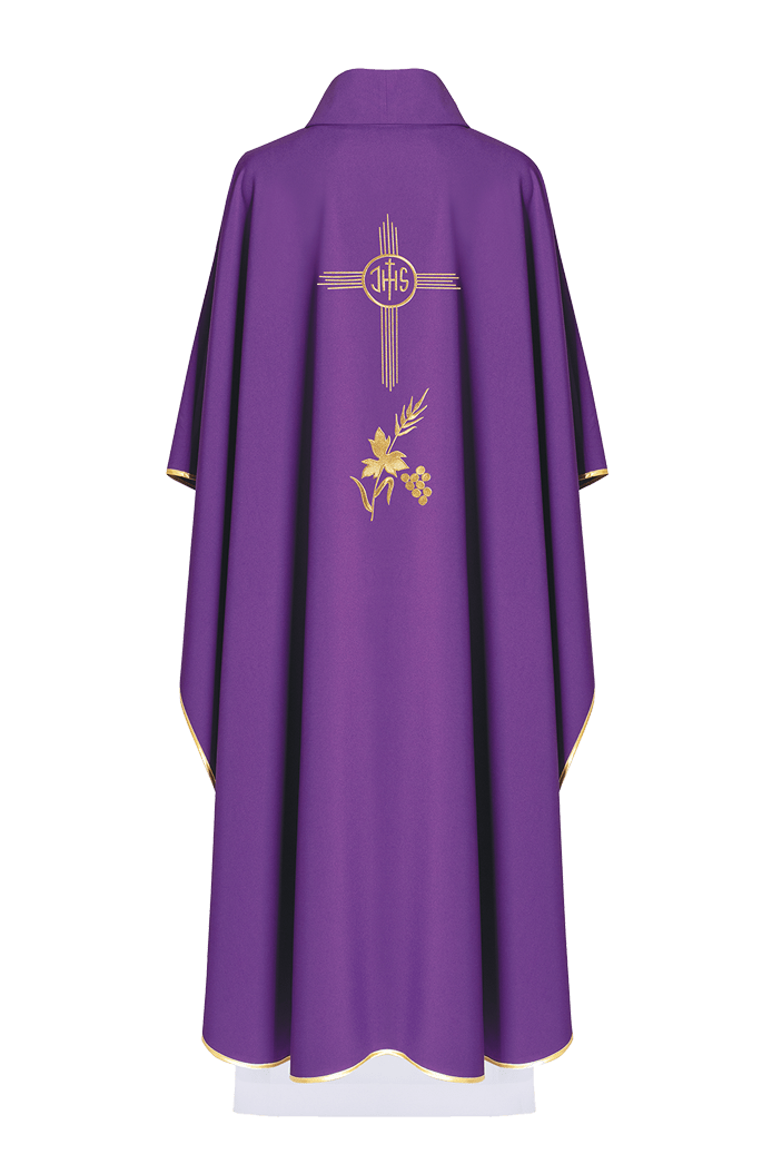 Casulla morada con bordado IHS