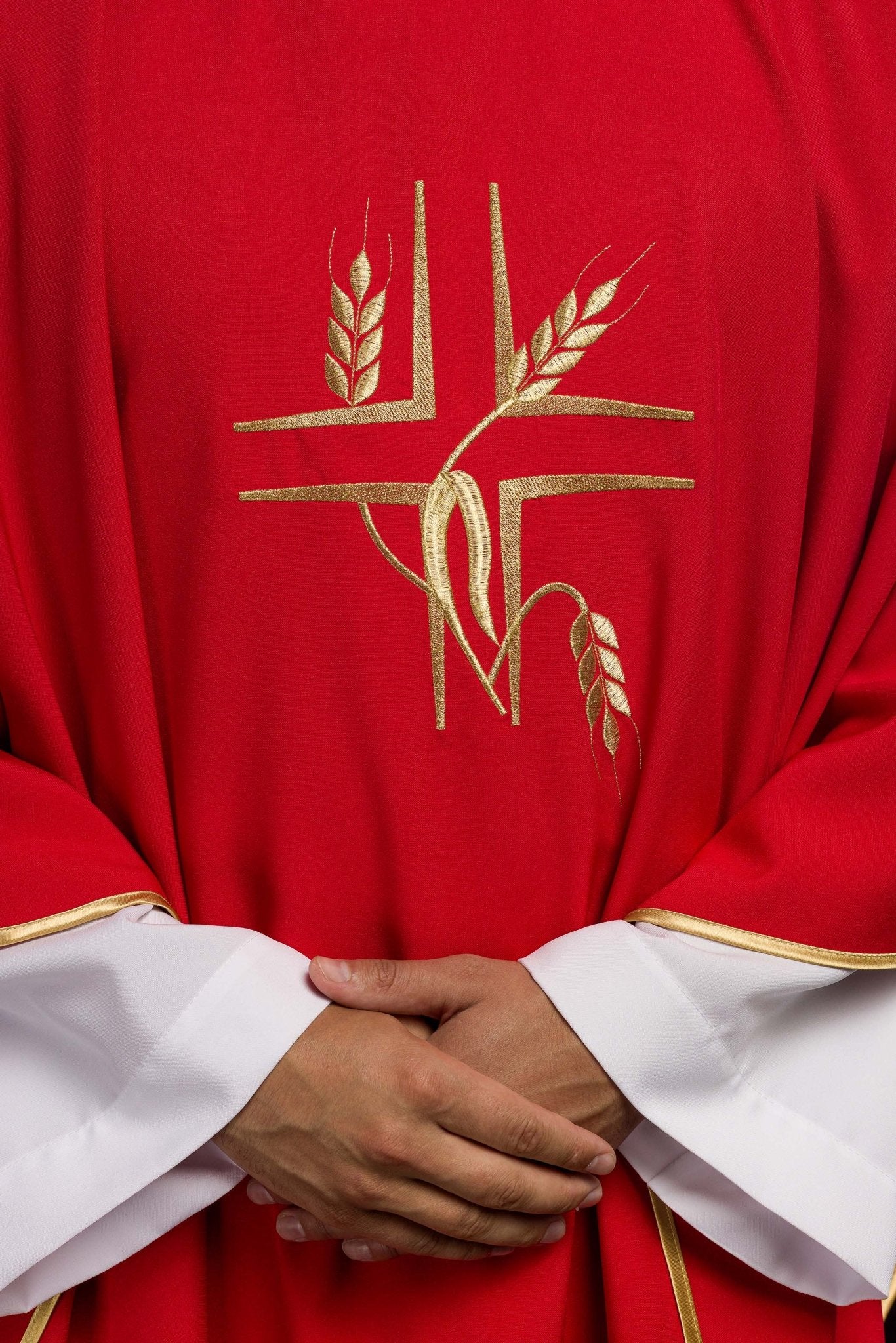 Casulla roja con bordado Cruz y Espigas