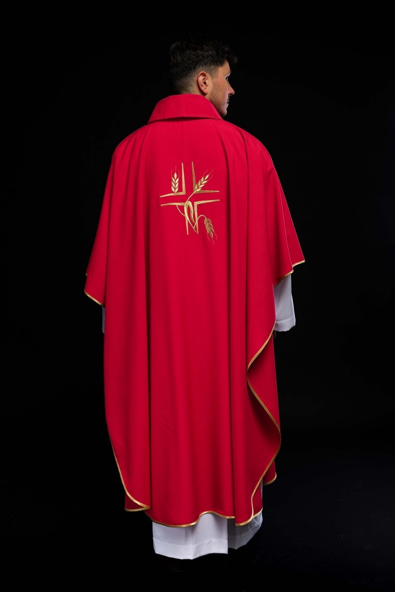 Casulla roja con bordado Cruz y Espigas