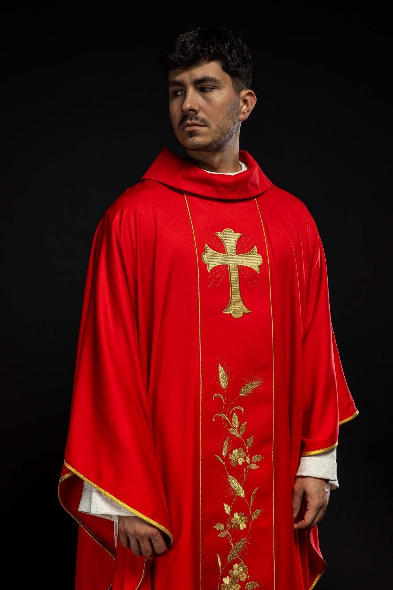 Casulla roja con bordado Cruz y Espigas
