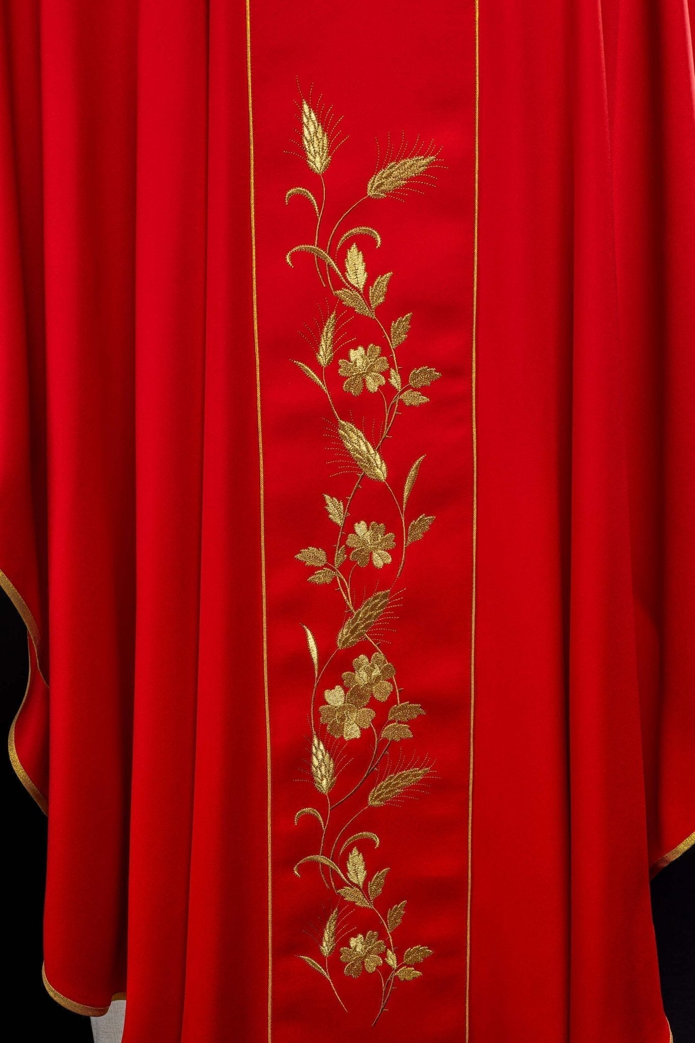Casulla roja con bordado Cruz y Espigas