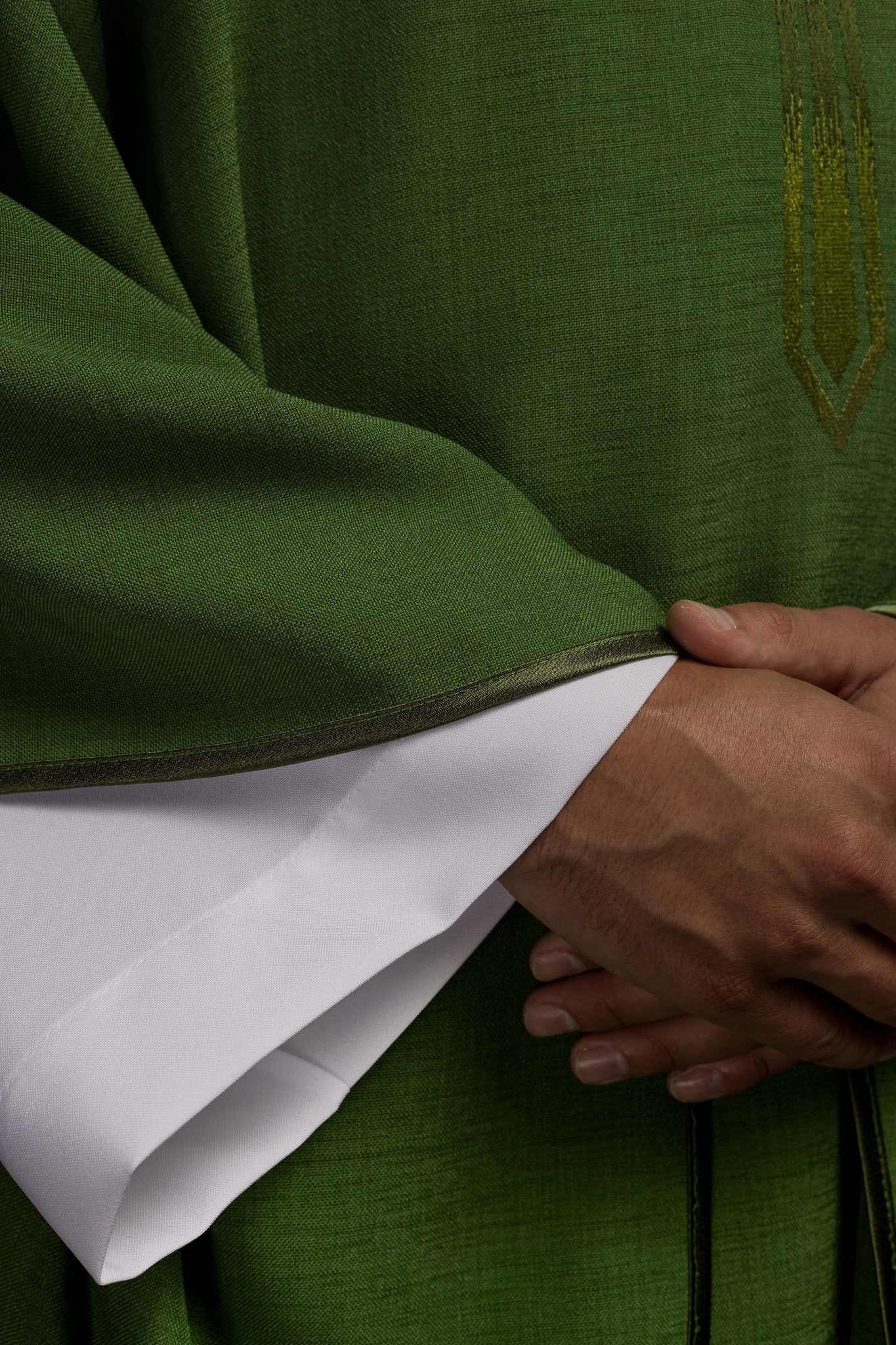 Casulla verde bordada