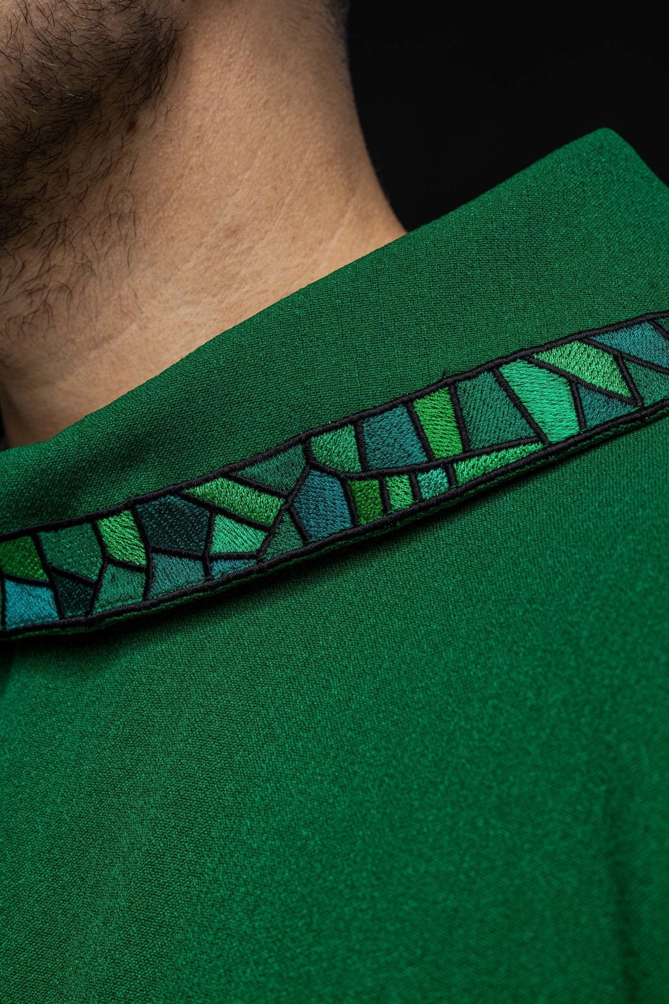 Casulla verde con bordado Cruz