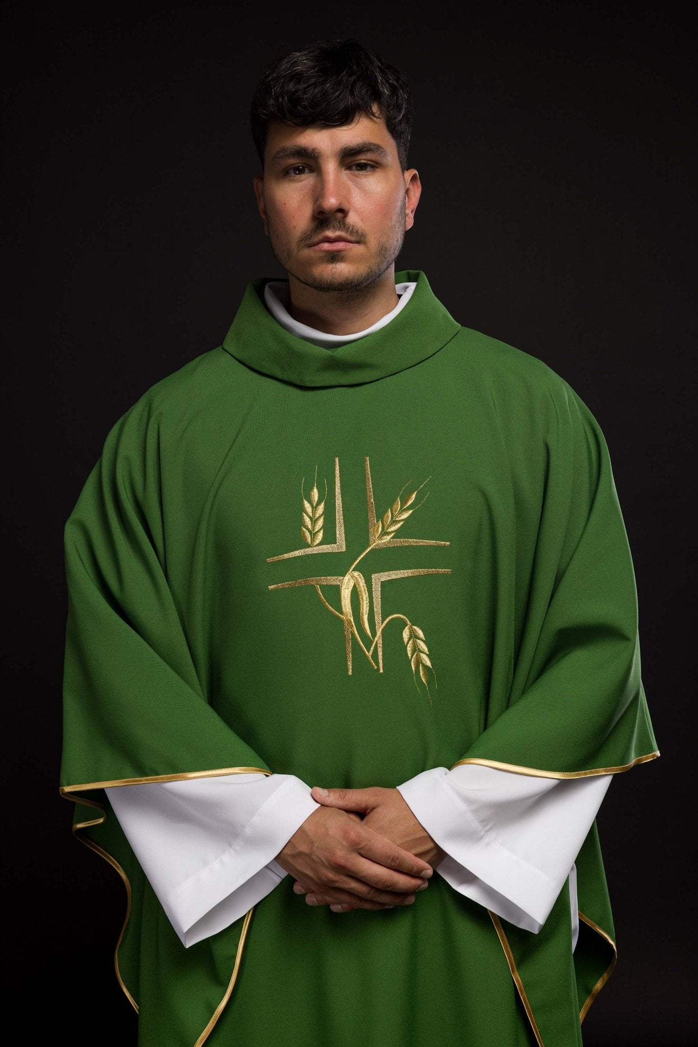 Casulla verde con bordado Cruz y Espigas