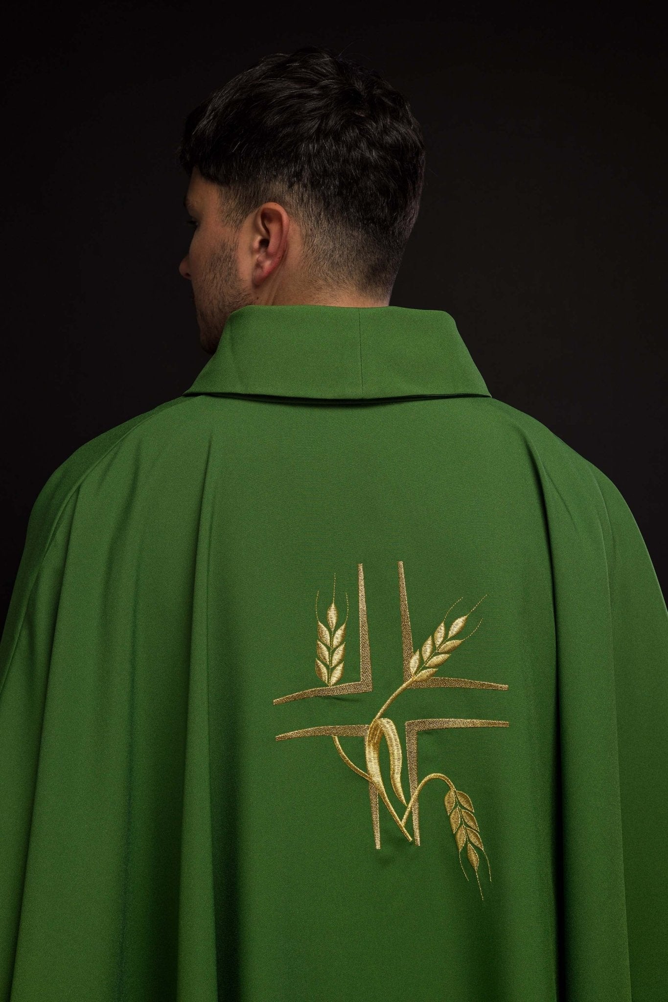 Casulla verde con bordado Cruz y Espigas