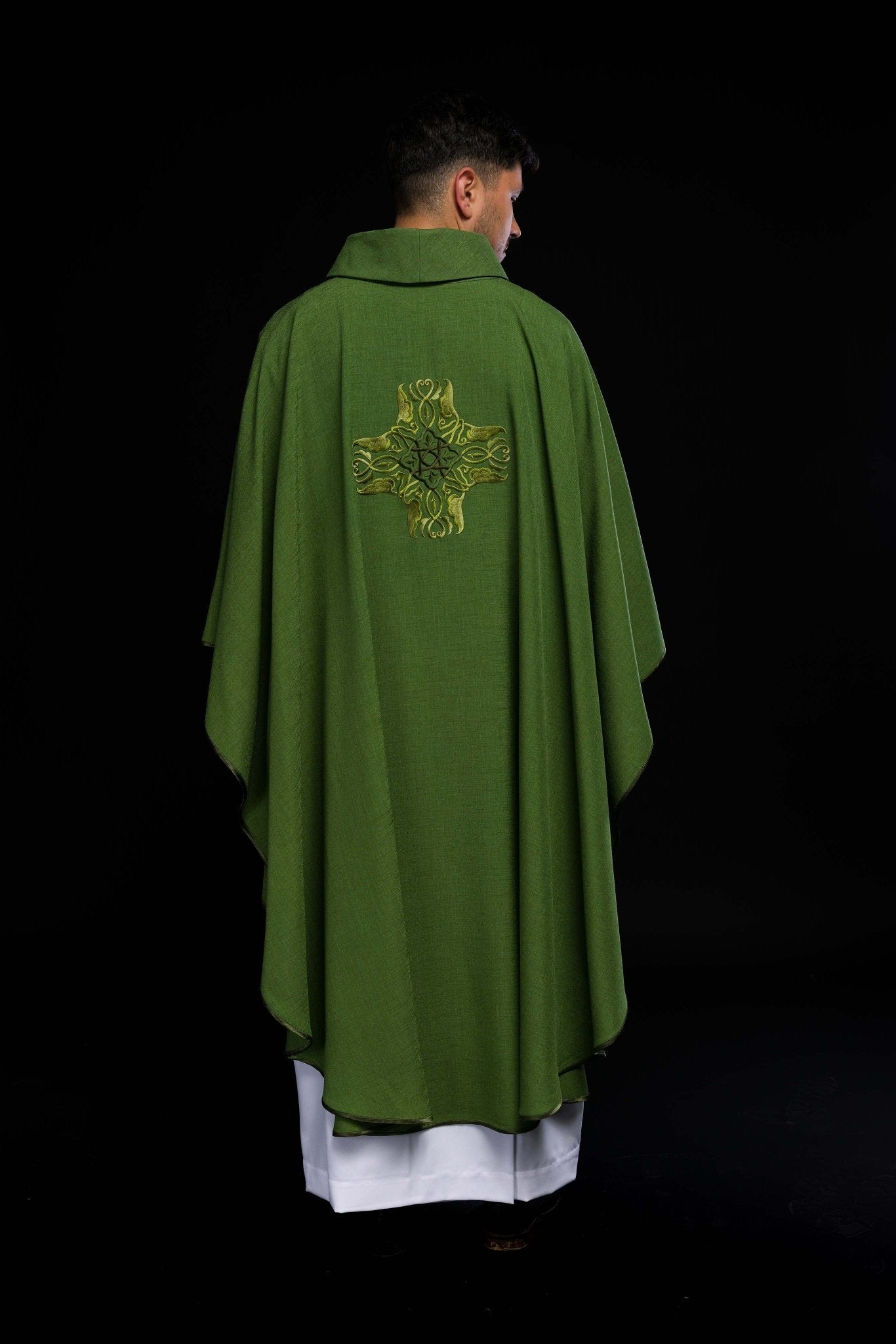 Casulla verde con Cruz bordado