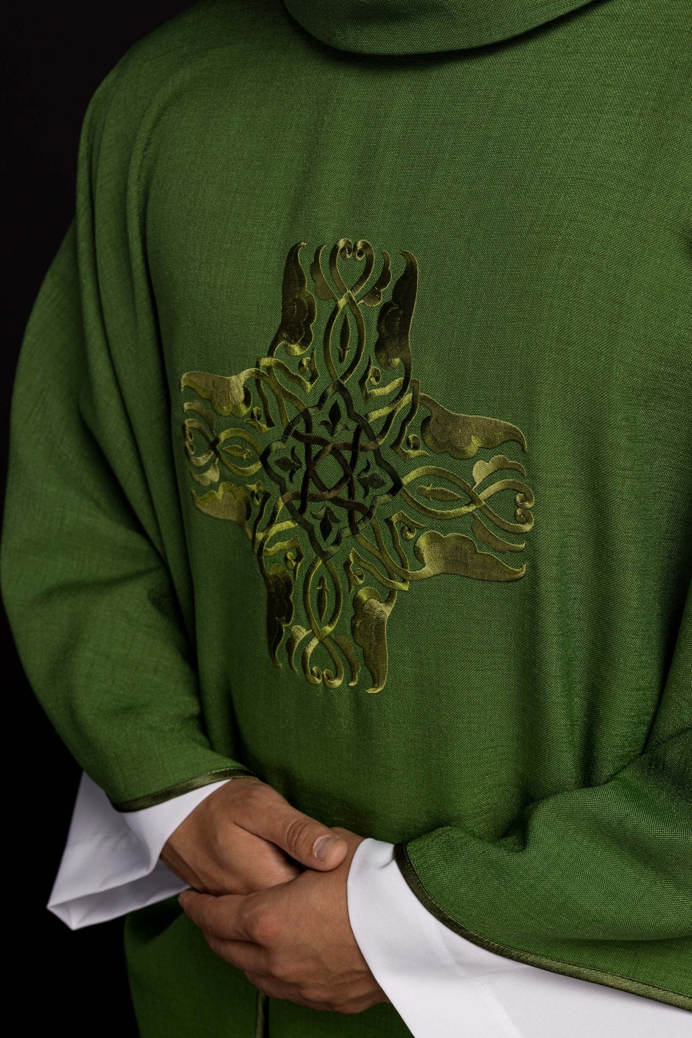 Casulla verde con Cruz bordado