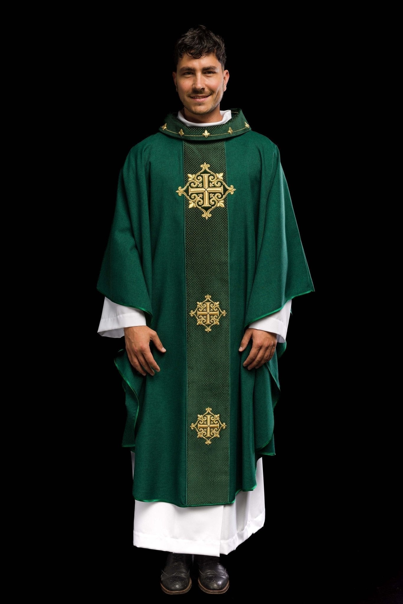Casulla verde con galón terciopelo ricamente bordado Cruces
