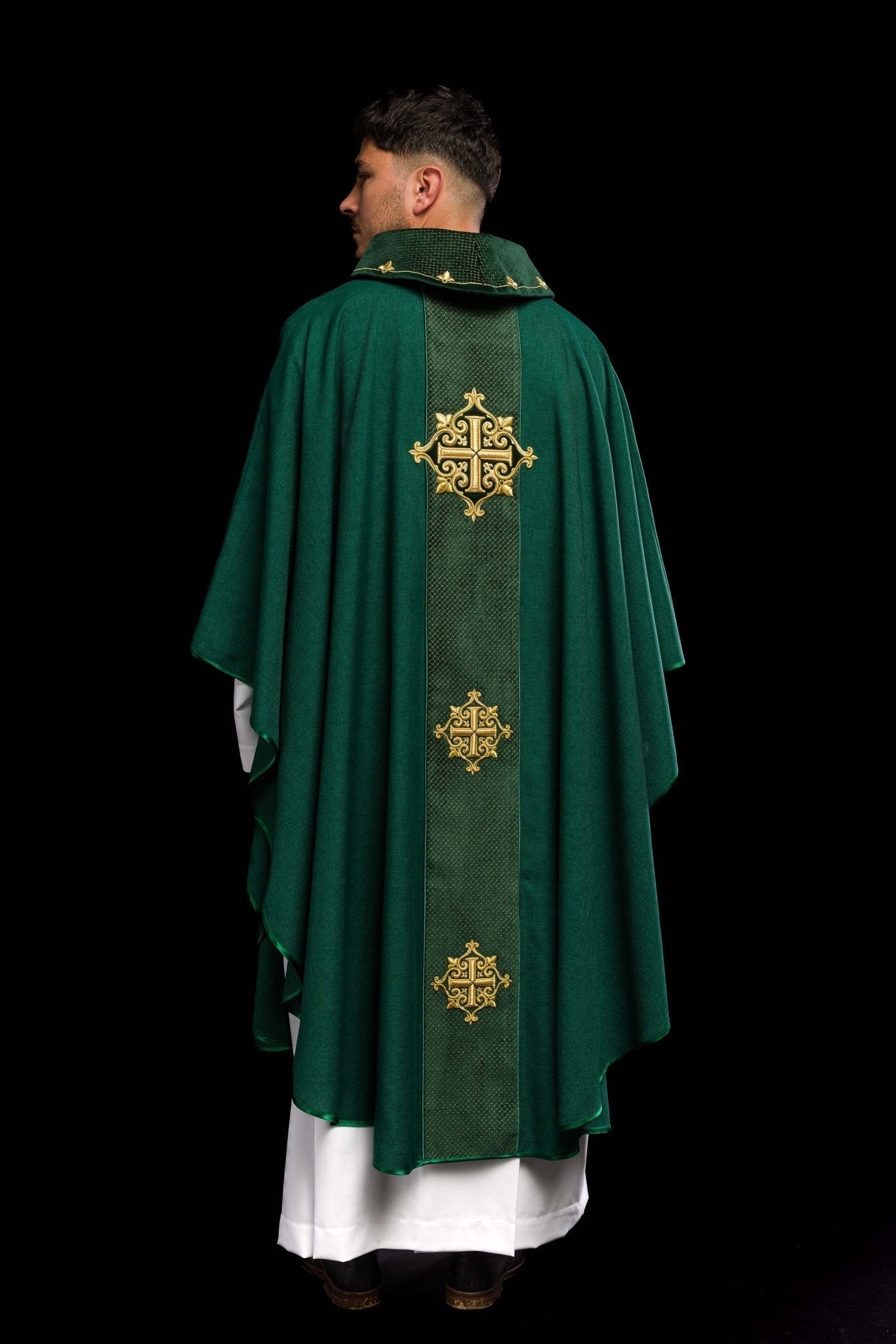 Casulla verde con galón terciopelo ricamente bordado Cruces