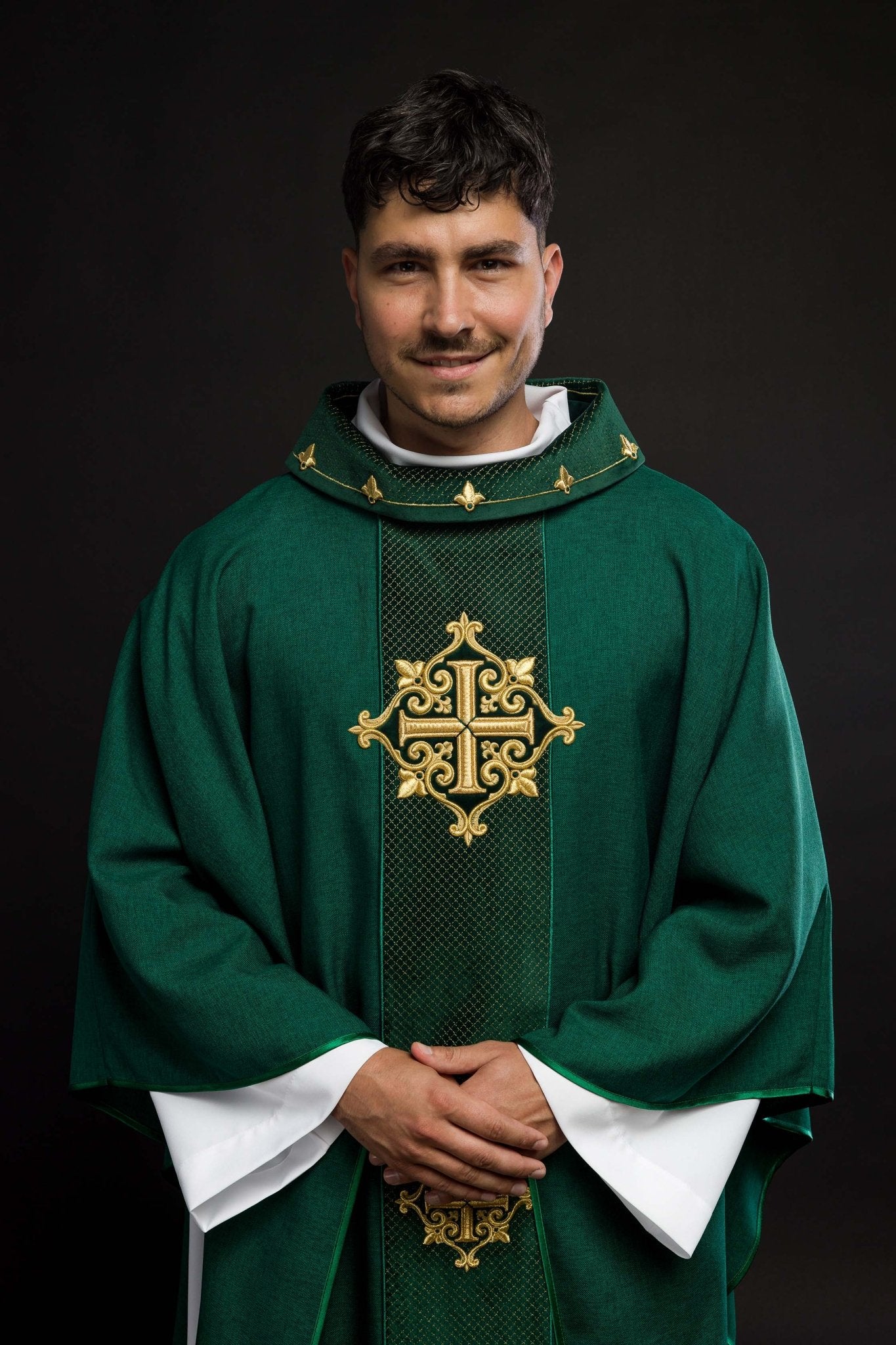 Casulla verde con galón terciopelo ricamente bordado Cruces
