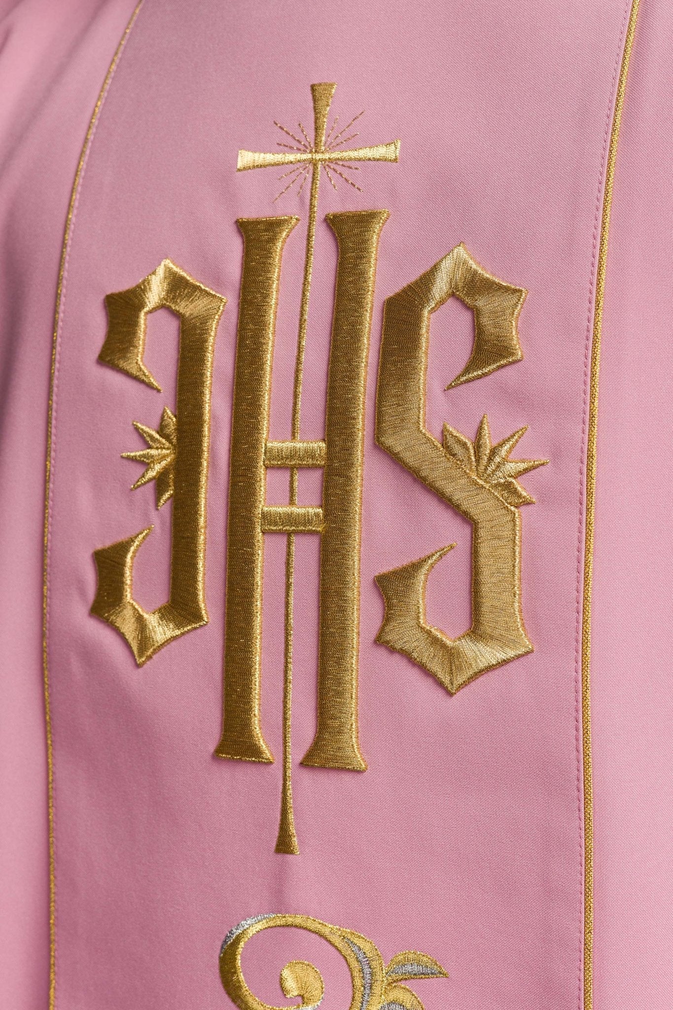 Dalmatica rosa con banda bordada IHS