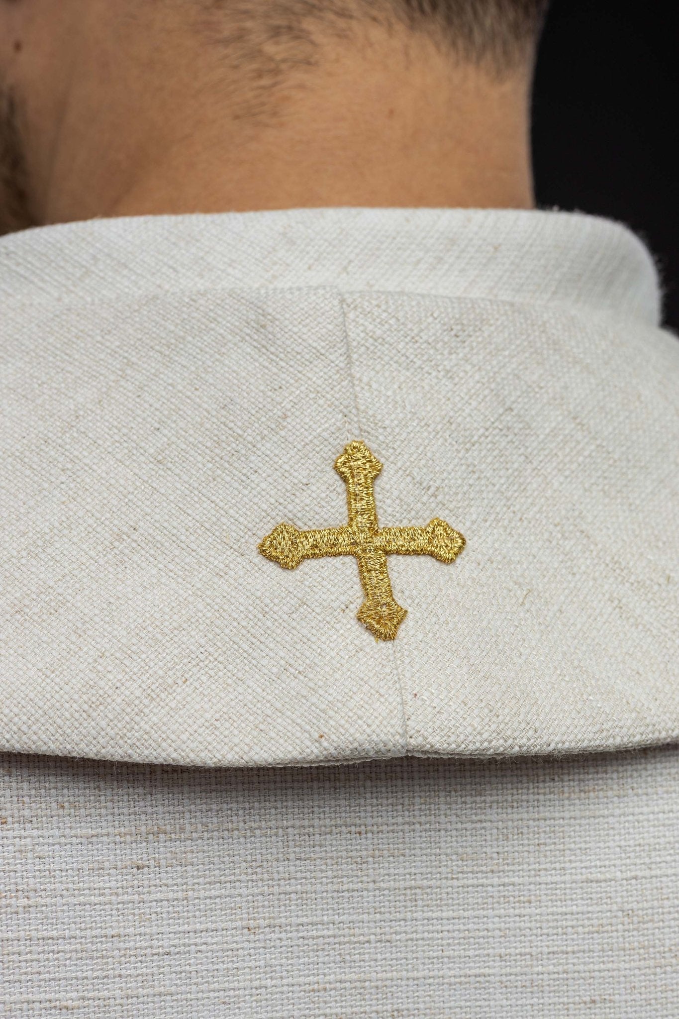 Estola bordada con la imagen de Jesús el Buen Pastor con un cordero