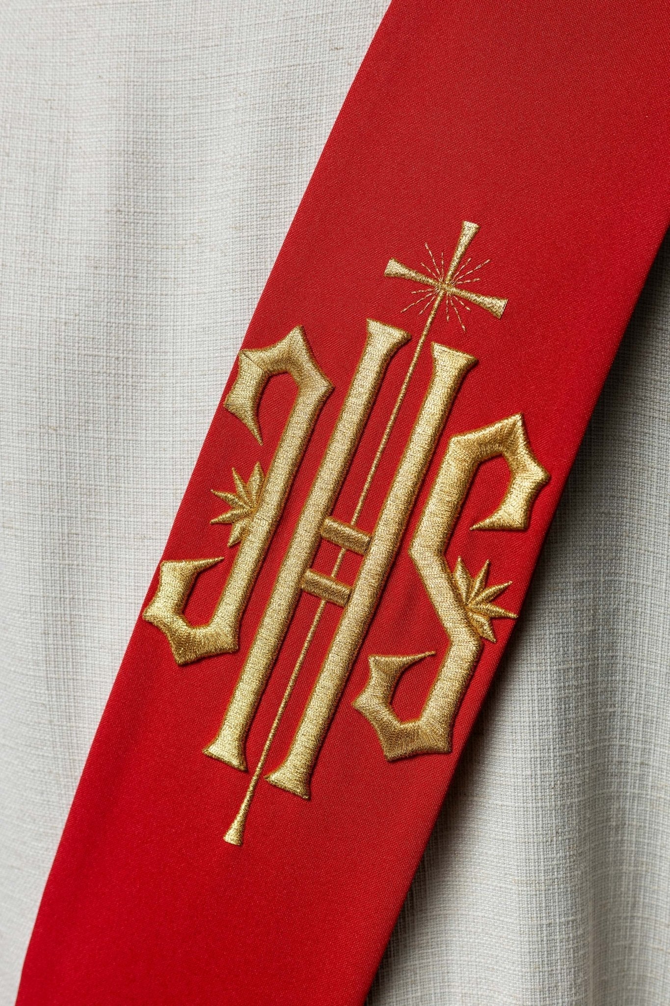 Estola diaconal roja con bordado IHS y Cruz