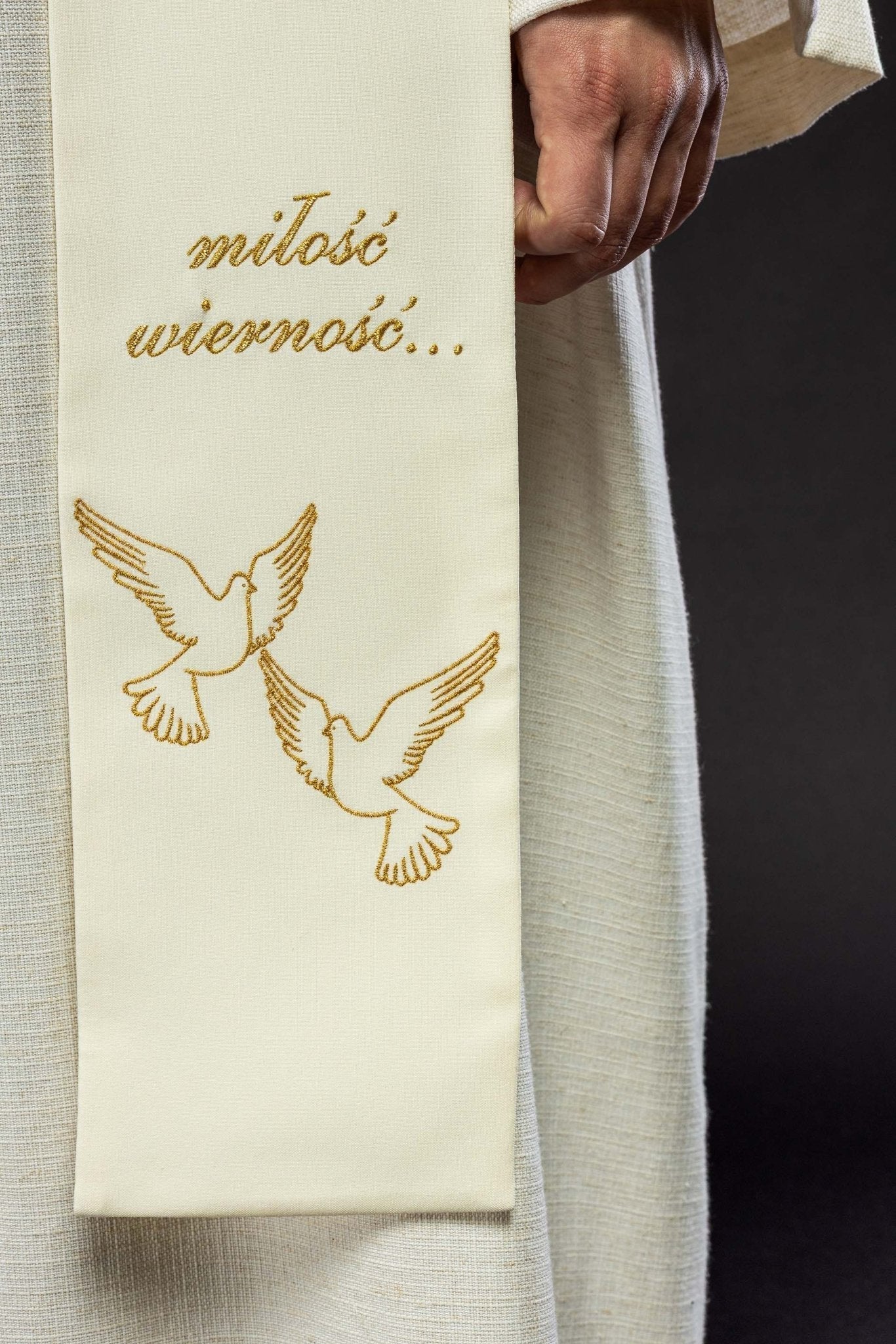 Estola larga marfil de boda bordada