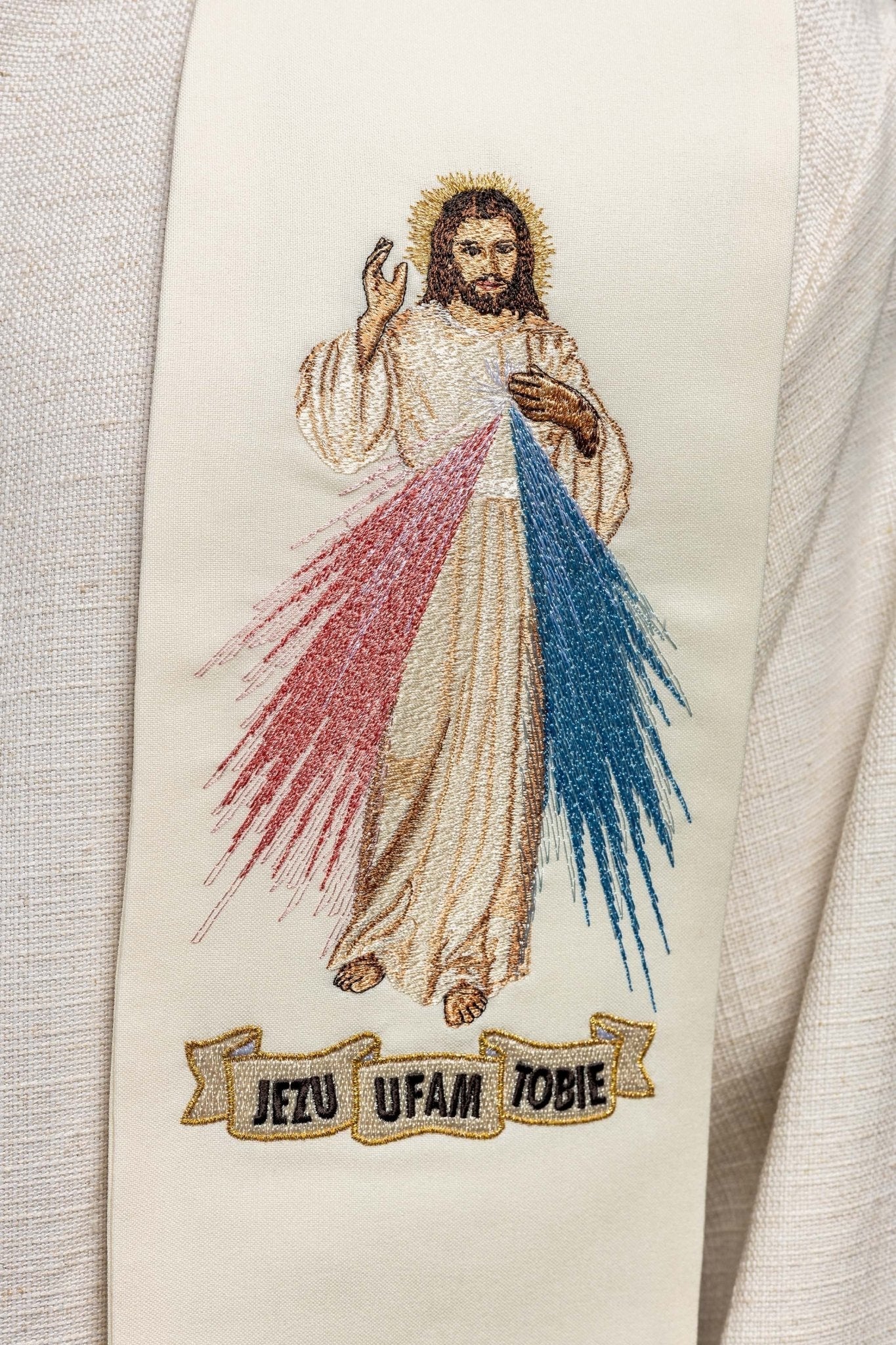 Estola marfil con bordado Jesús misericordioso "Jesús confío en ti"