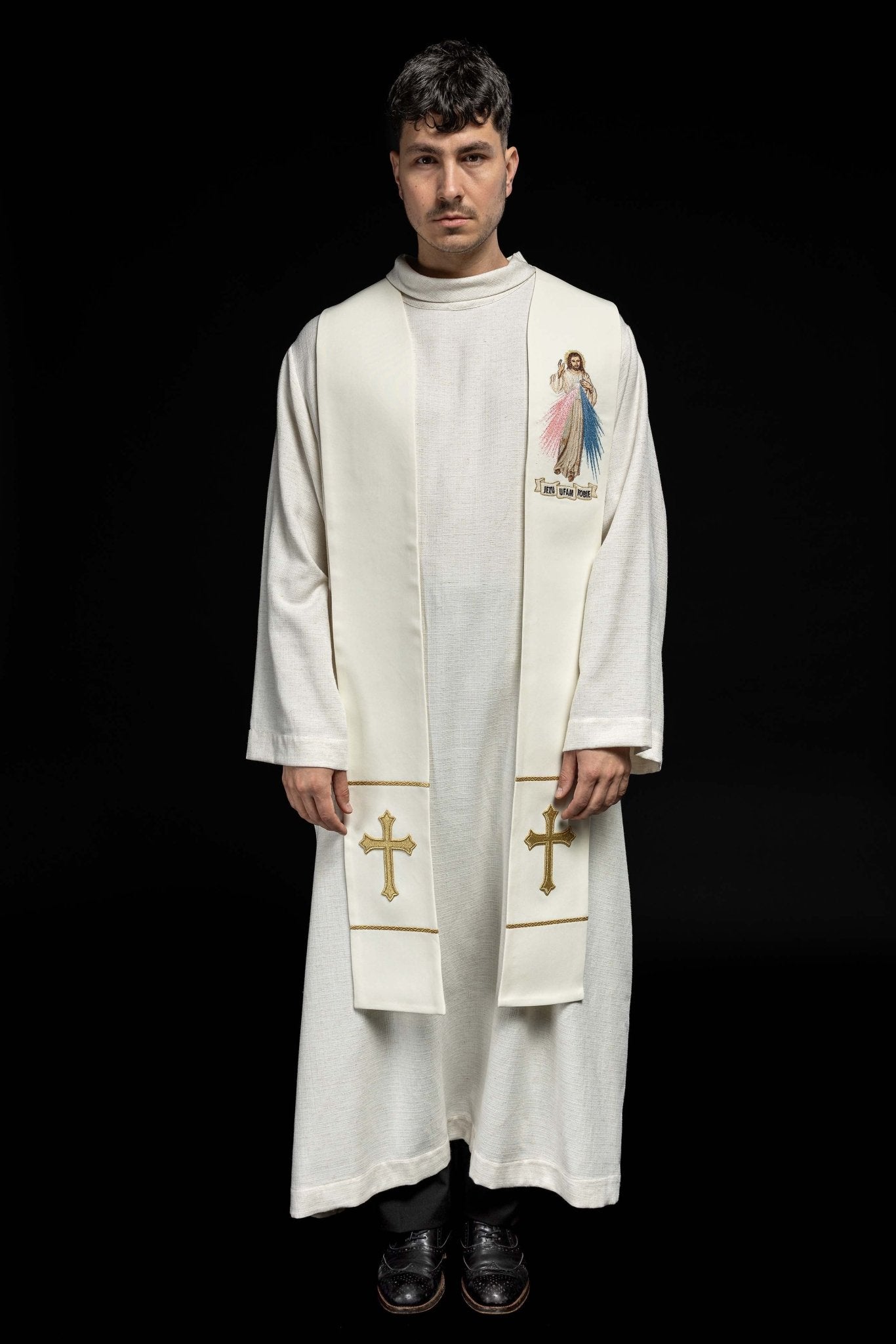 Estola marfil con bordado Jesús misericordioso "Jesús confío en ti"
