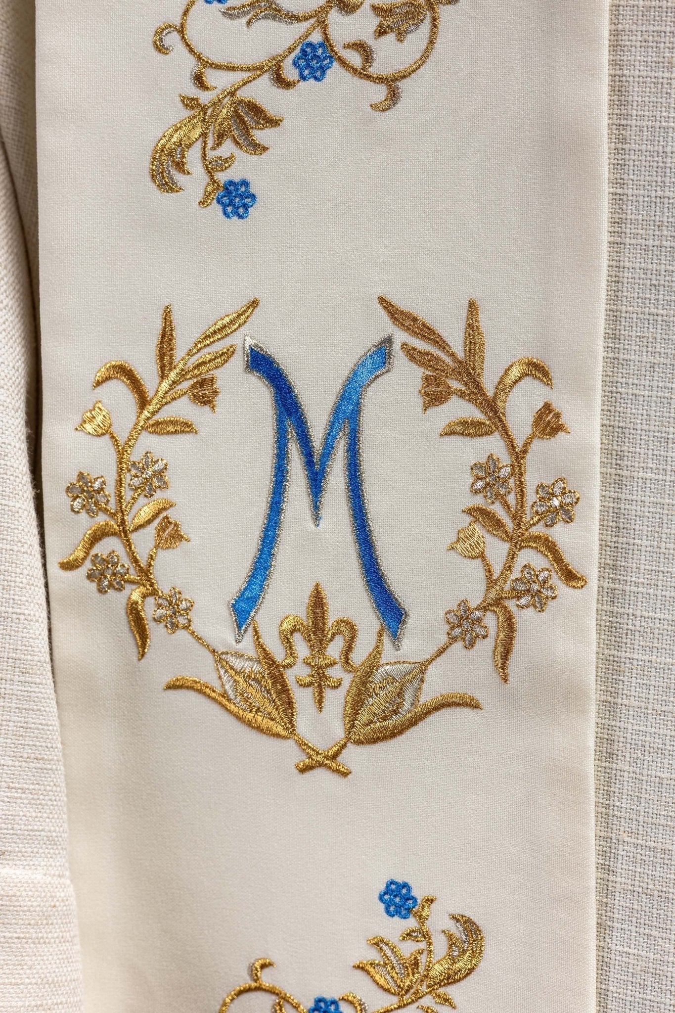 Estola mariana bordada - marfil