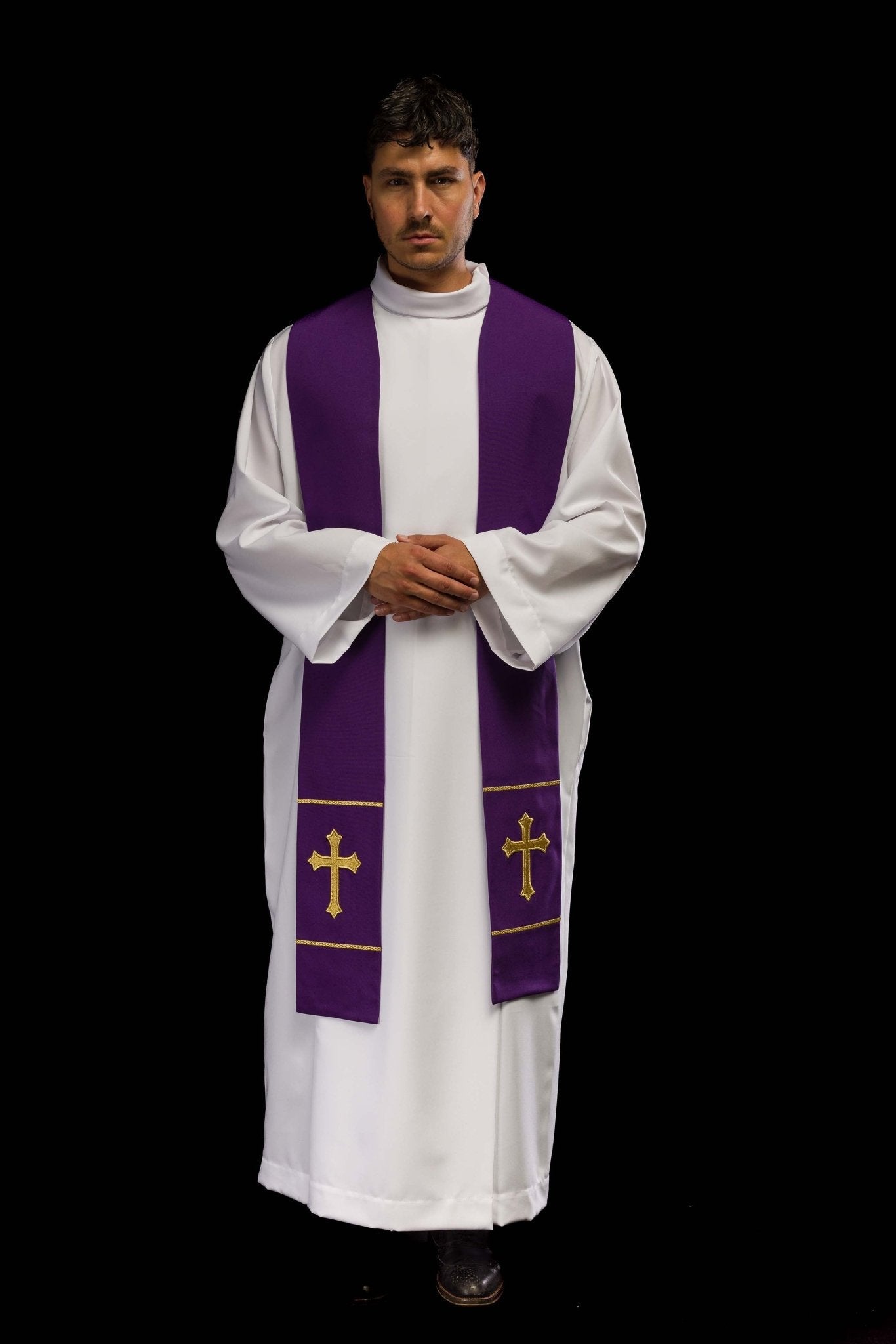 Estola morada con bordado Cruz