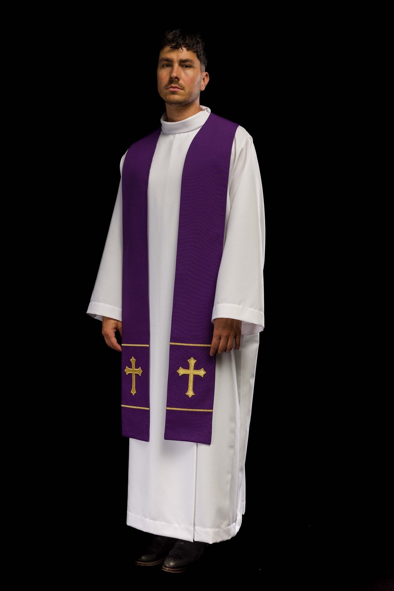 Estola morada con bordado Cruz
