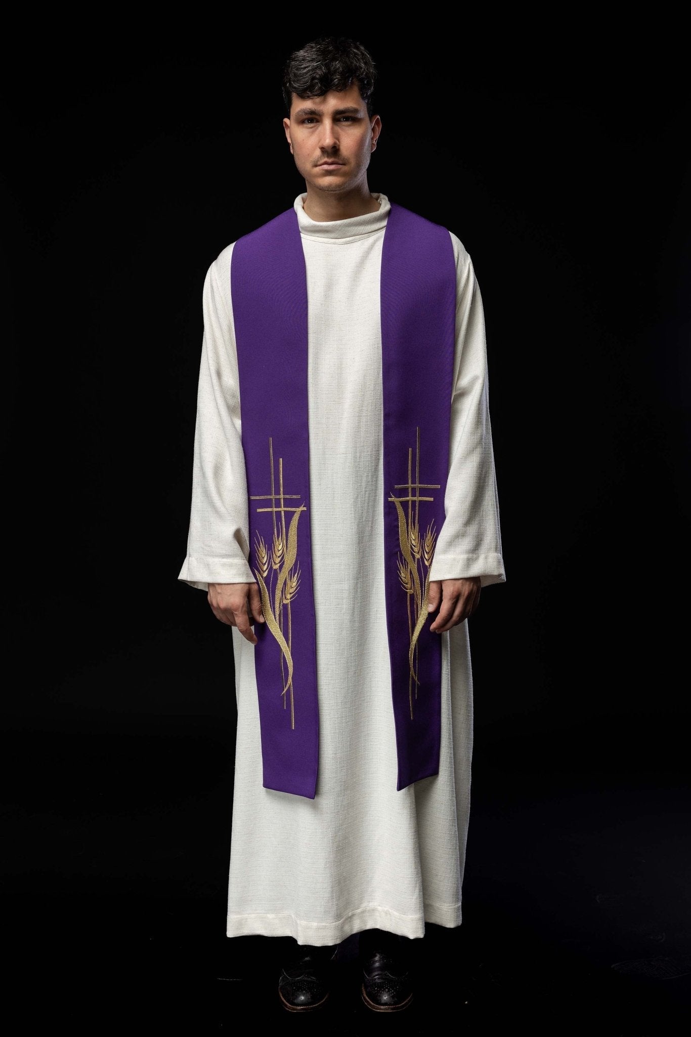 Estola morada con bordado Cruz y Espigas