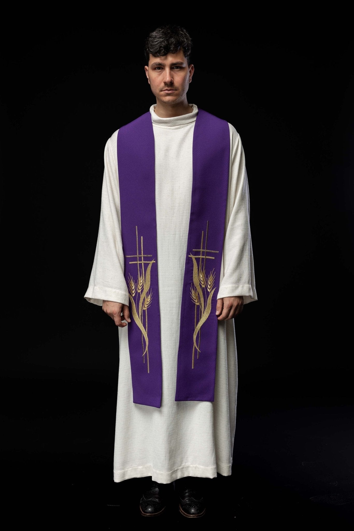 Estola morada con bordado Cruz y Espigas