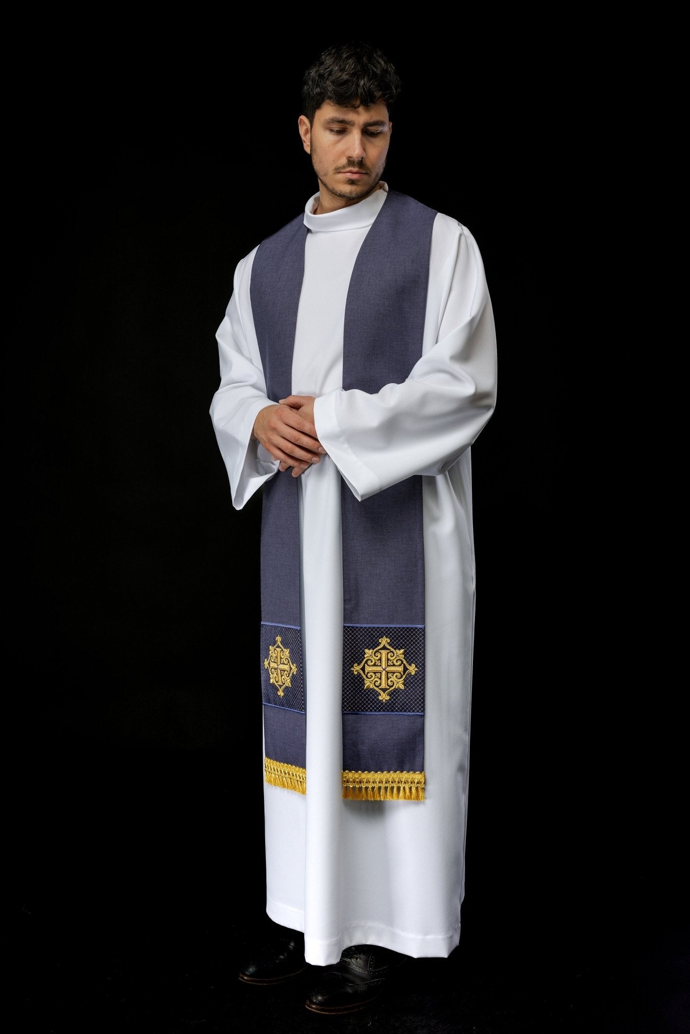 Estola bordada con símbolo de cruz de terciopelo morada
