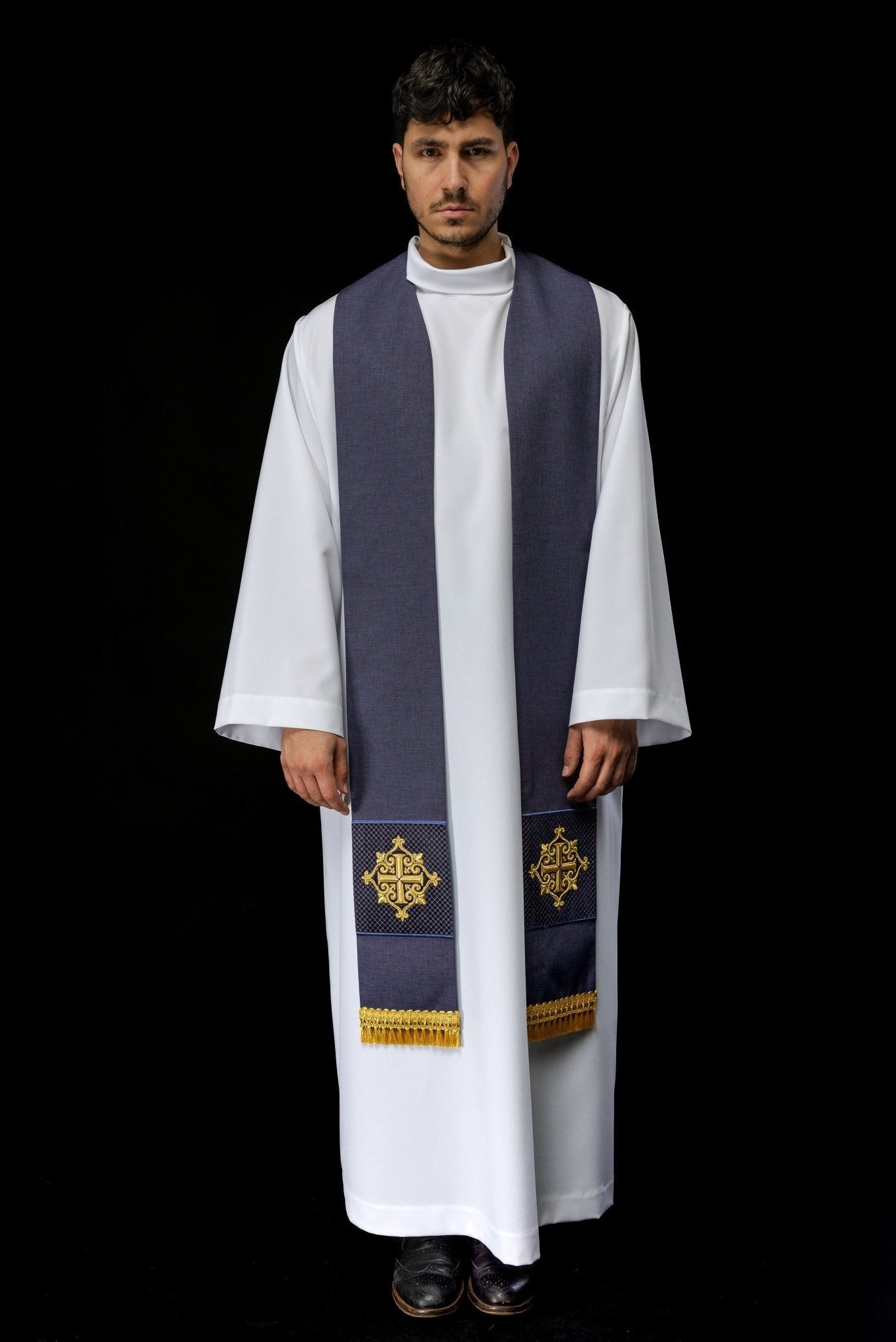 Estola bordada con símbolo de cruz de terciopelo morada
