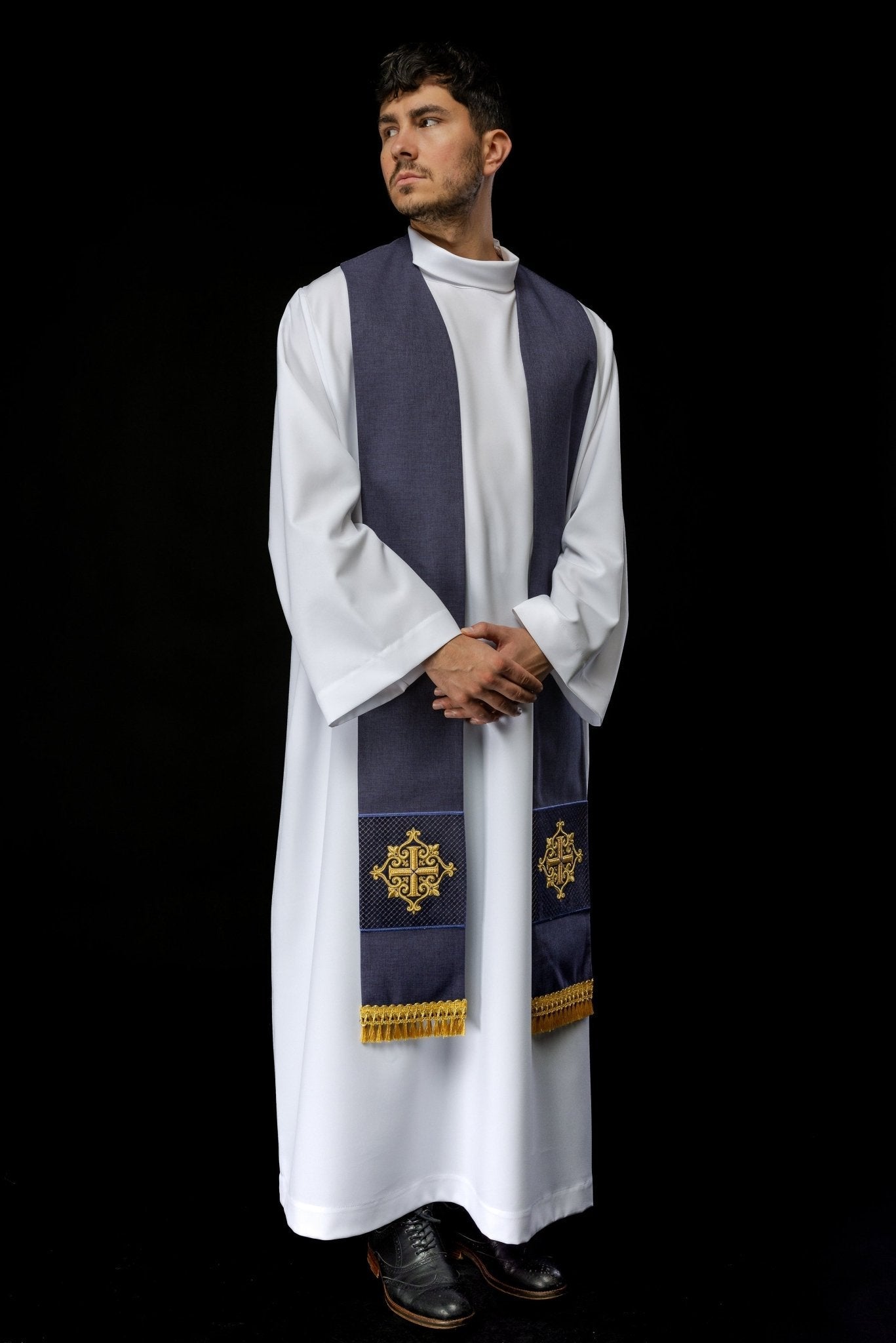 Estola bordada con símbolo de cruz de terciopelo morada