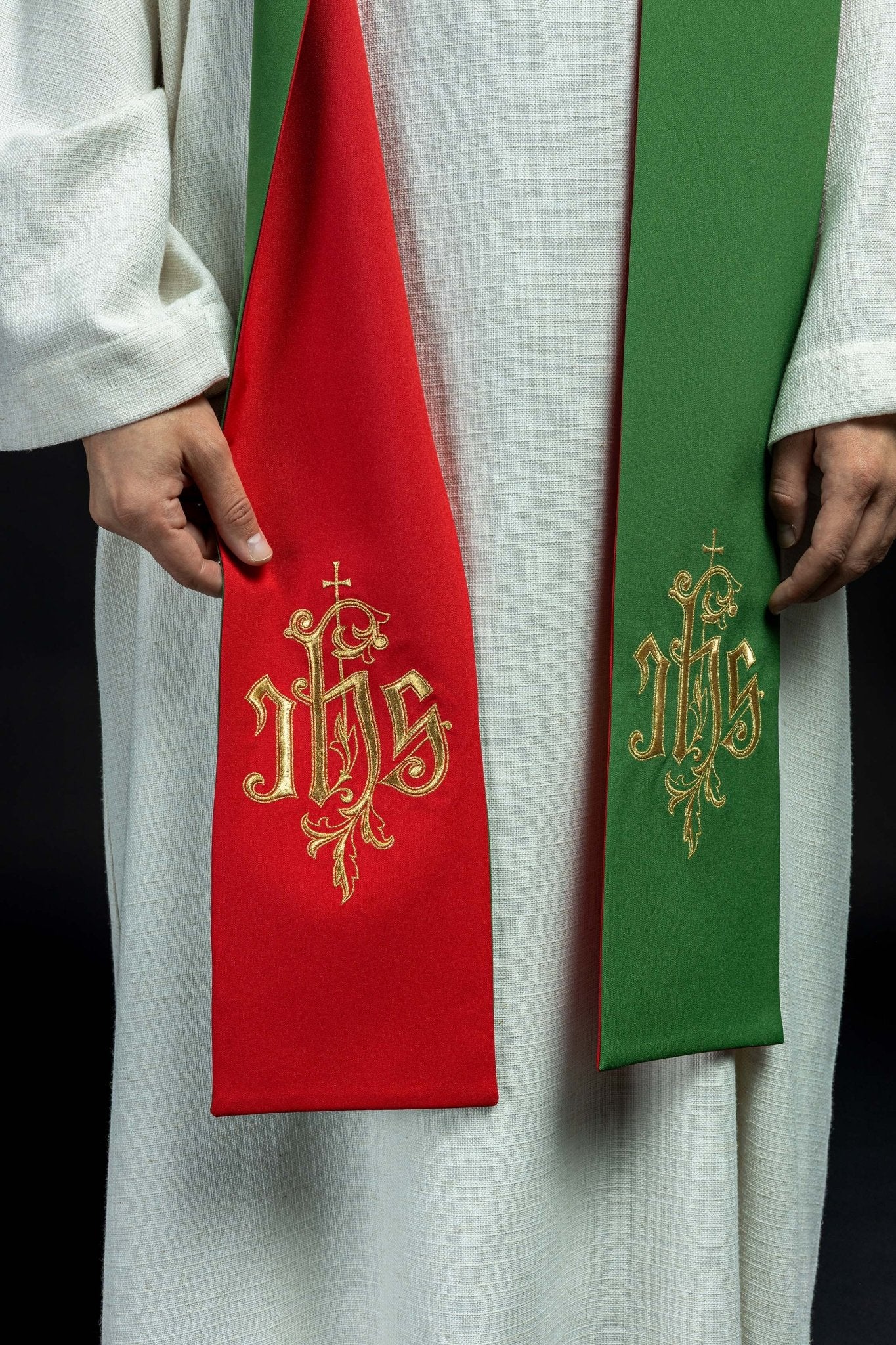 Estola reversible bordada IHS verde-roja