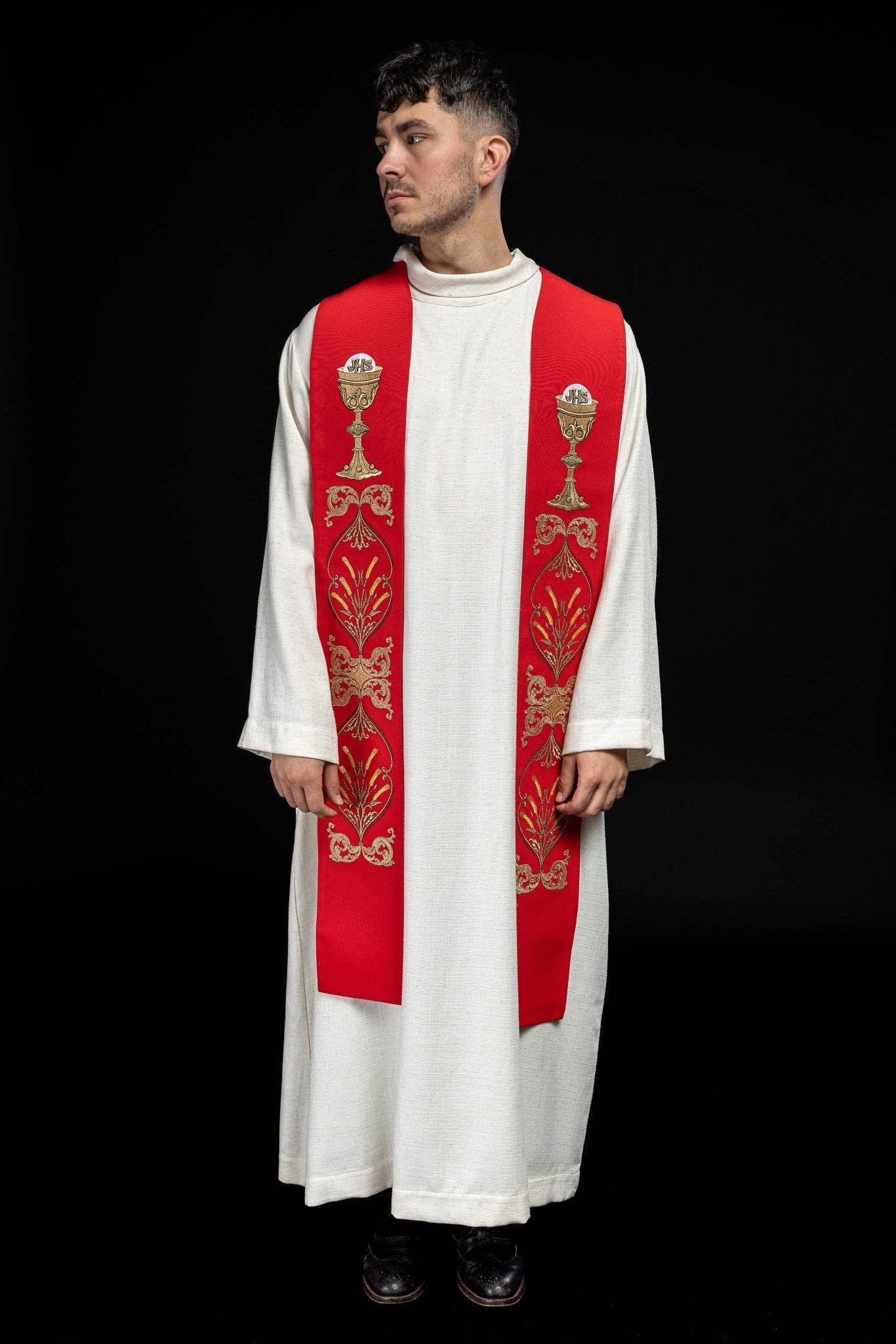 Estola roja con bordado Cáliz e IHS