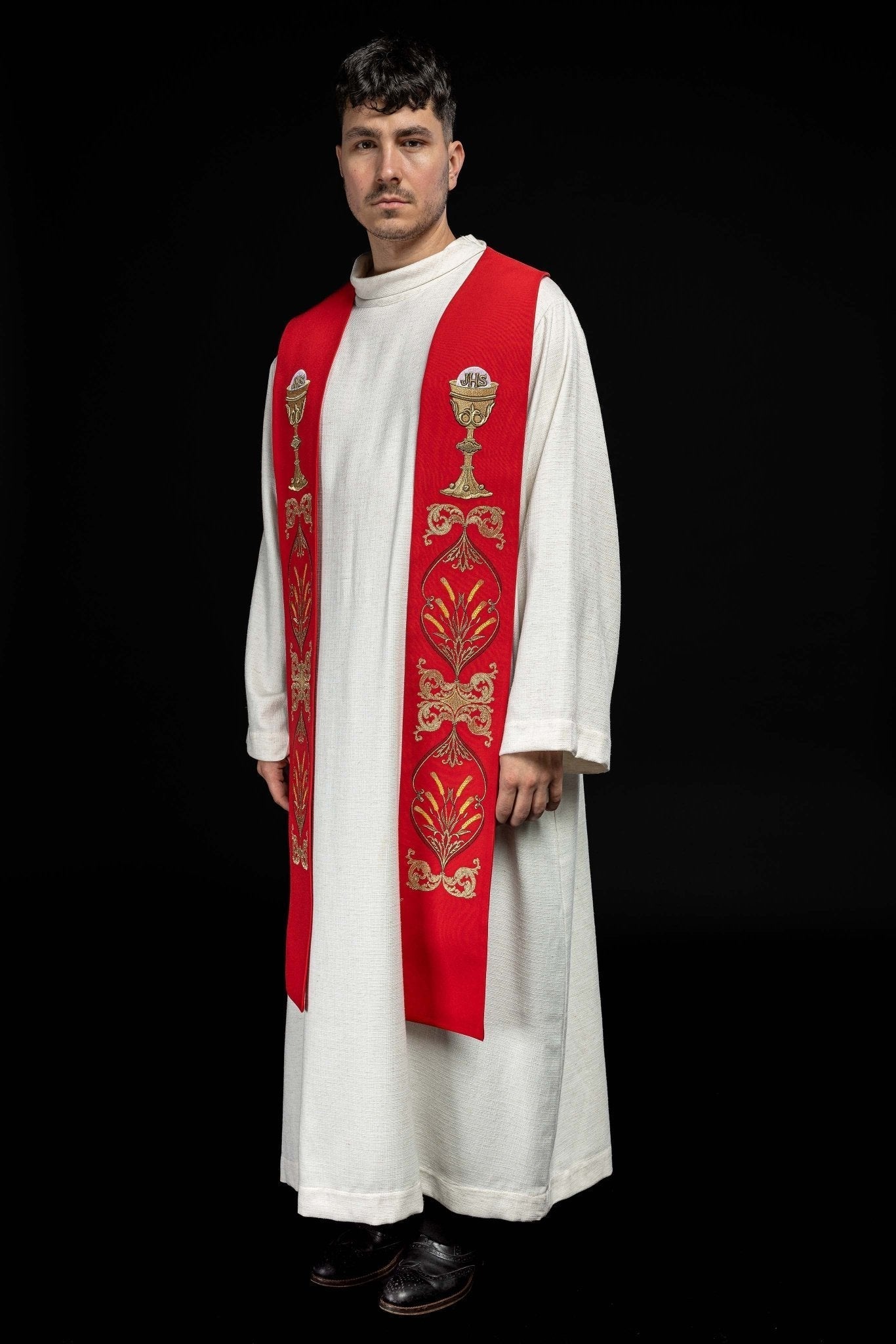 Estola roja con bordado Cáliz e IHS
