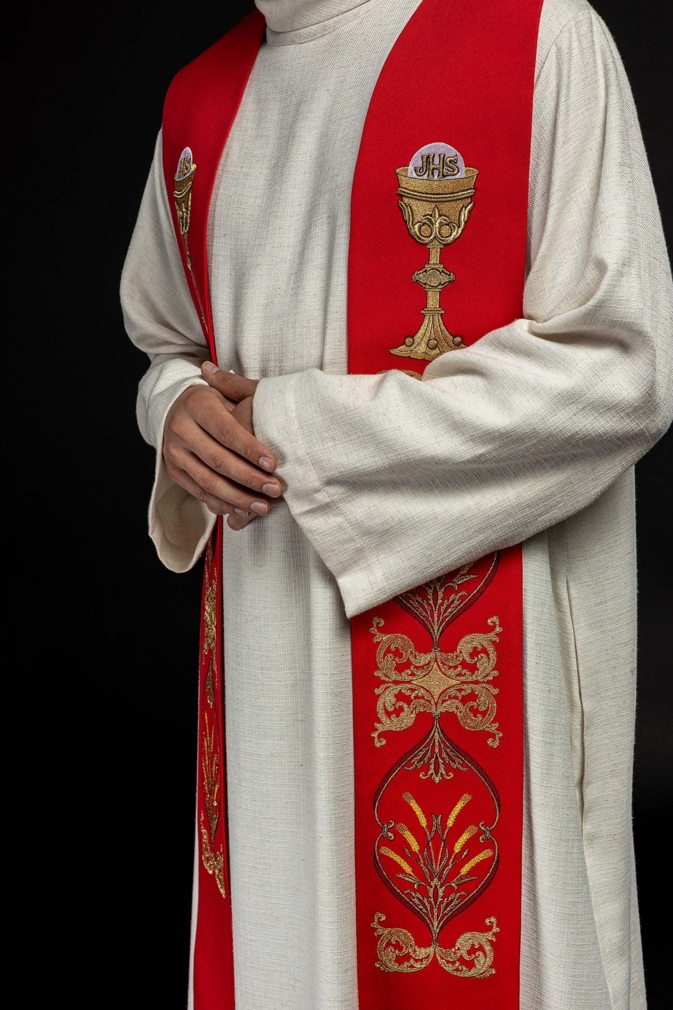 Estola roja con bordado Cáliz e IHS