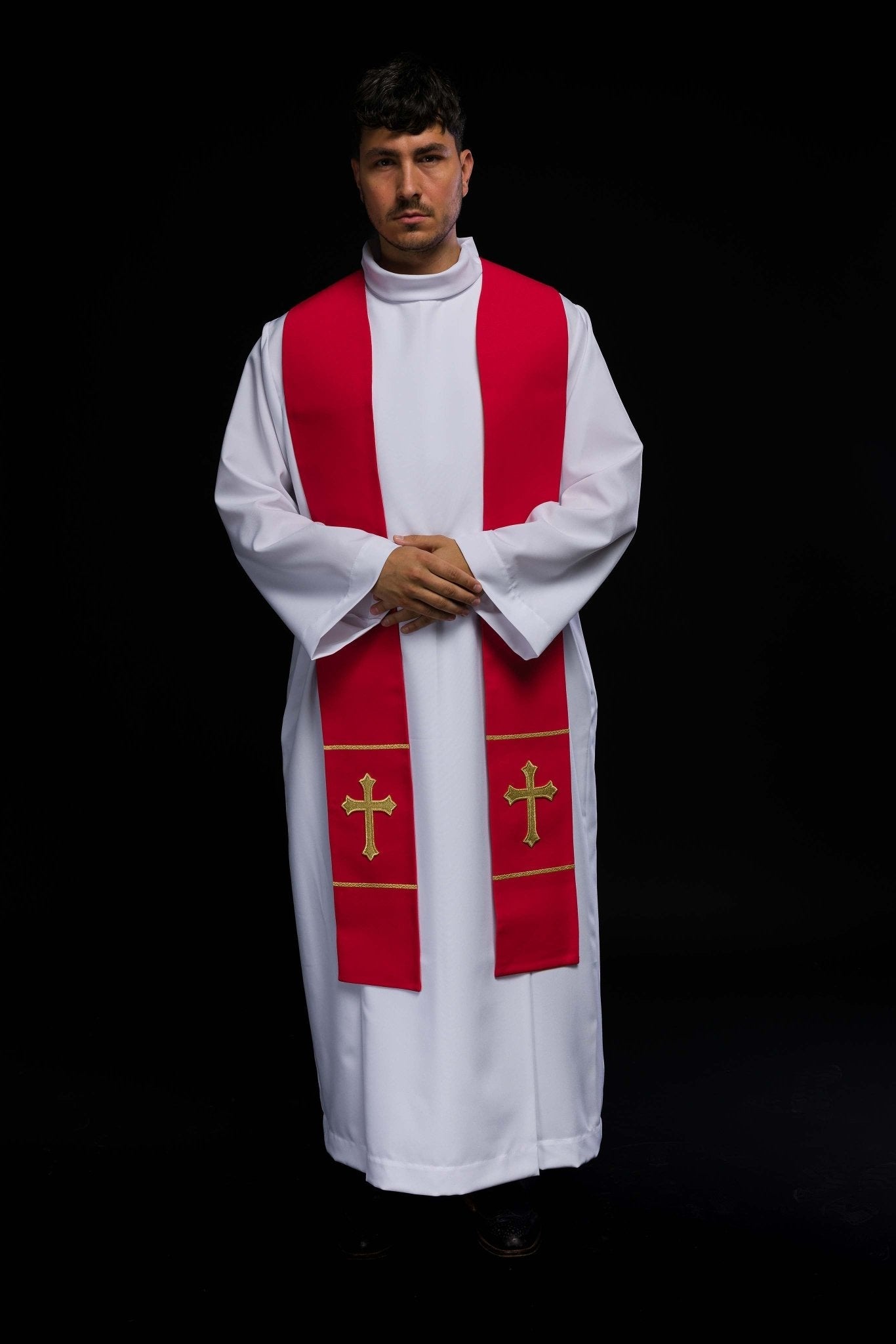 Estola roja con bordado Cruz