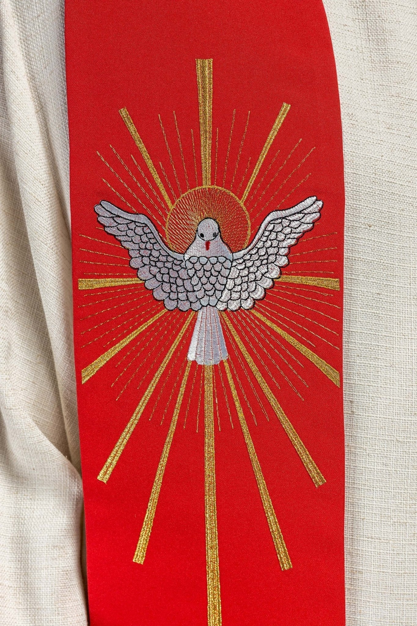 Estola roja con bordado Espíritu Santo y Fuego