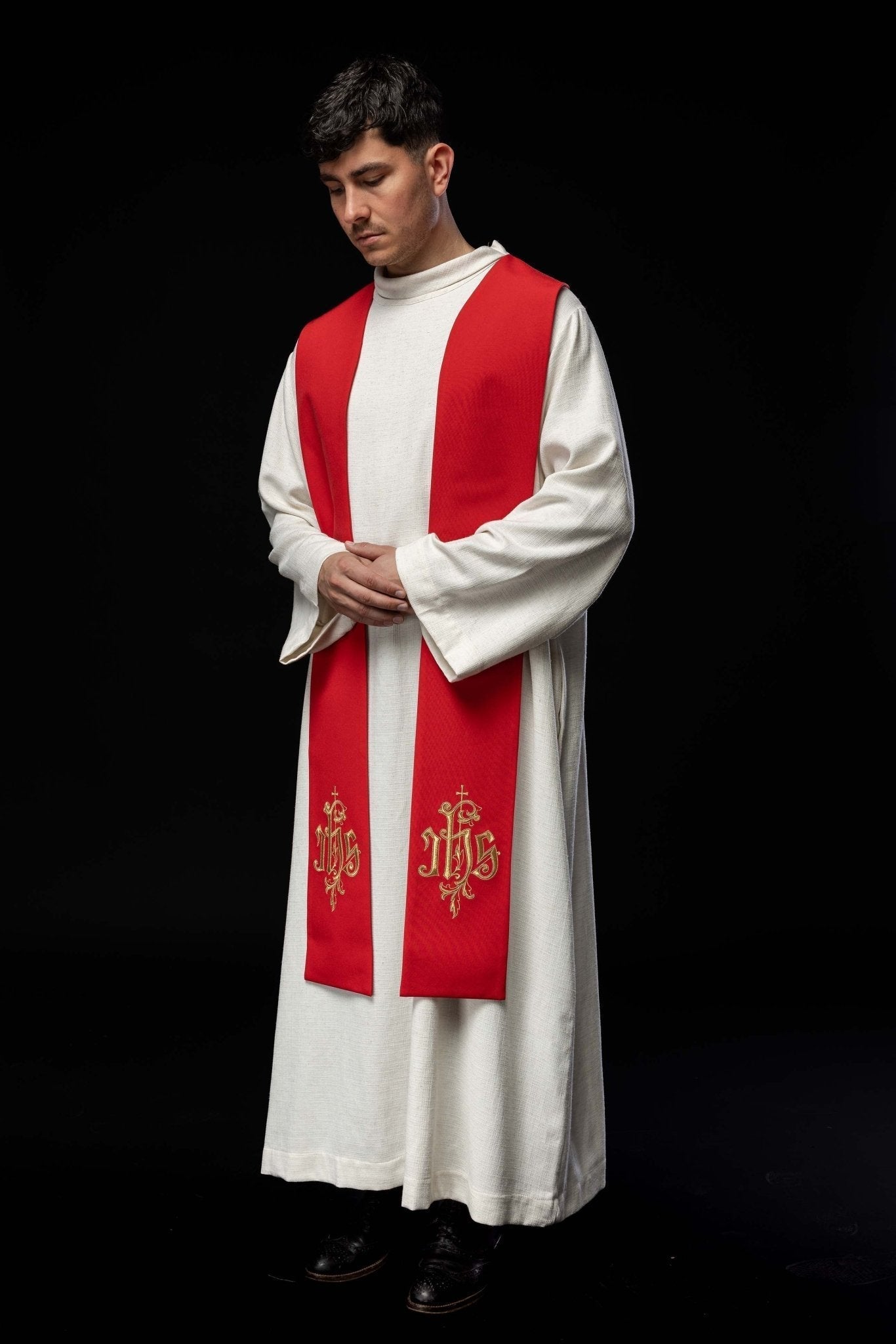 Estola roja con bordado IHS