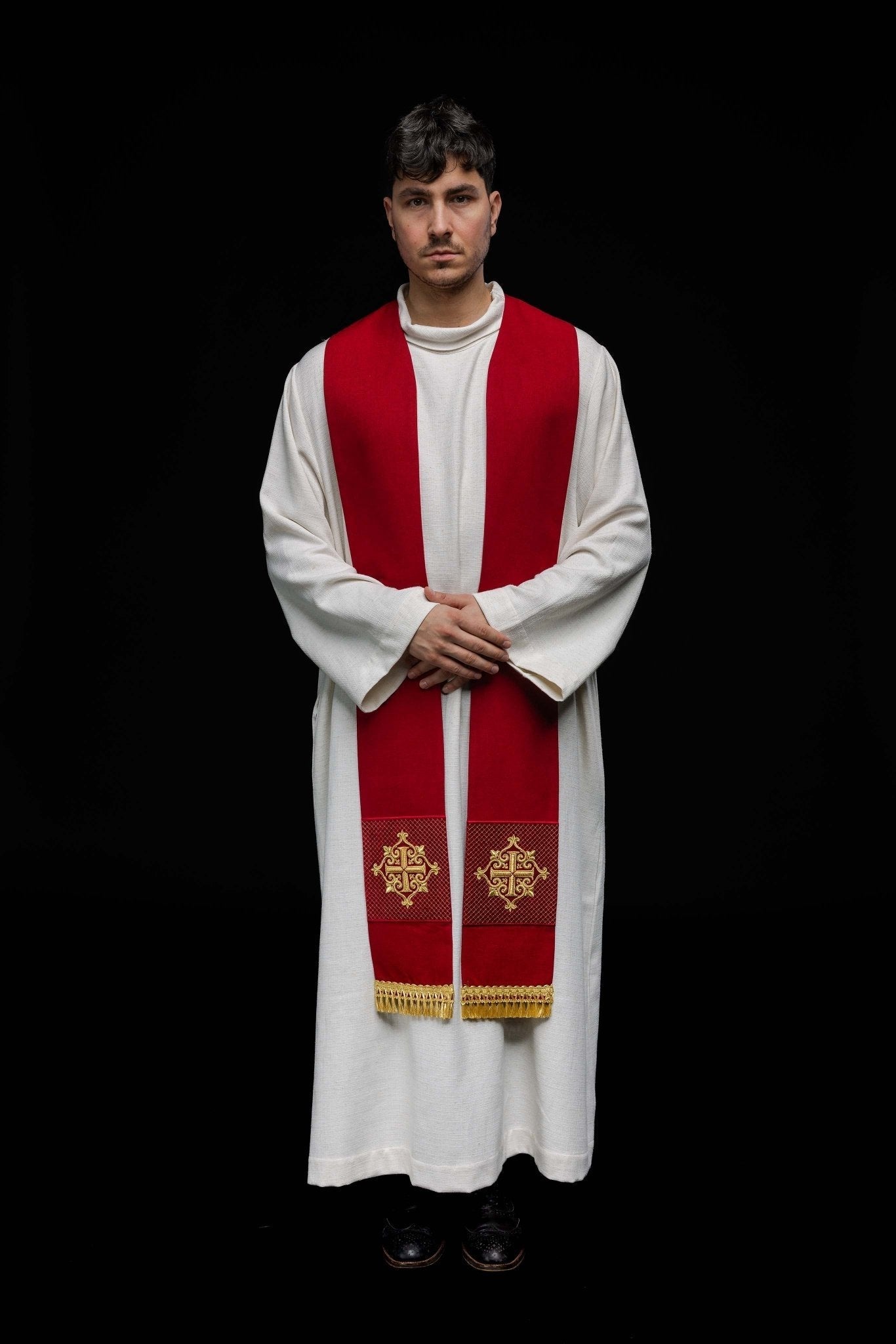 Estola bordada con símbolo de cruz de terciopelo roja