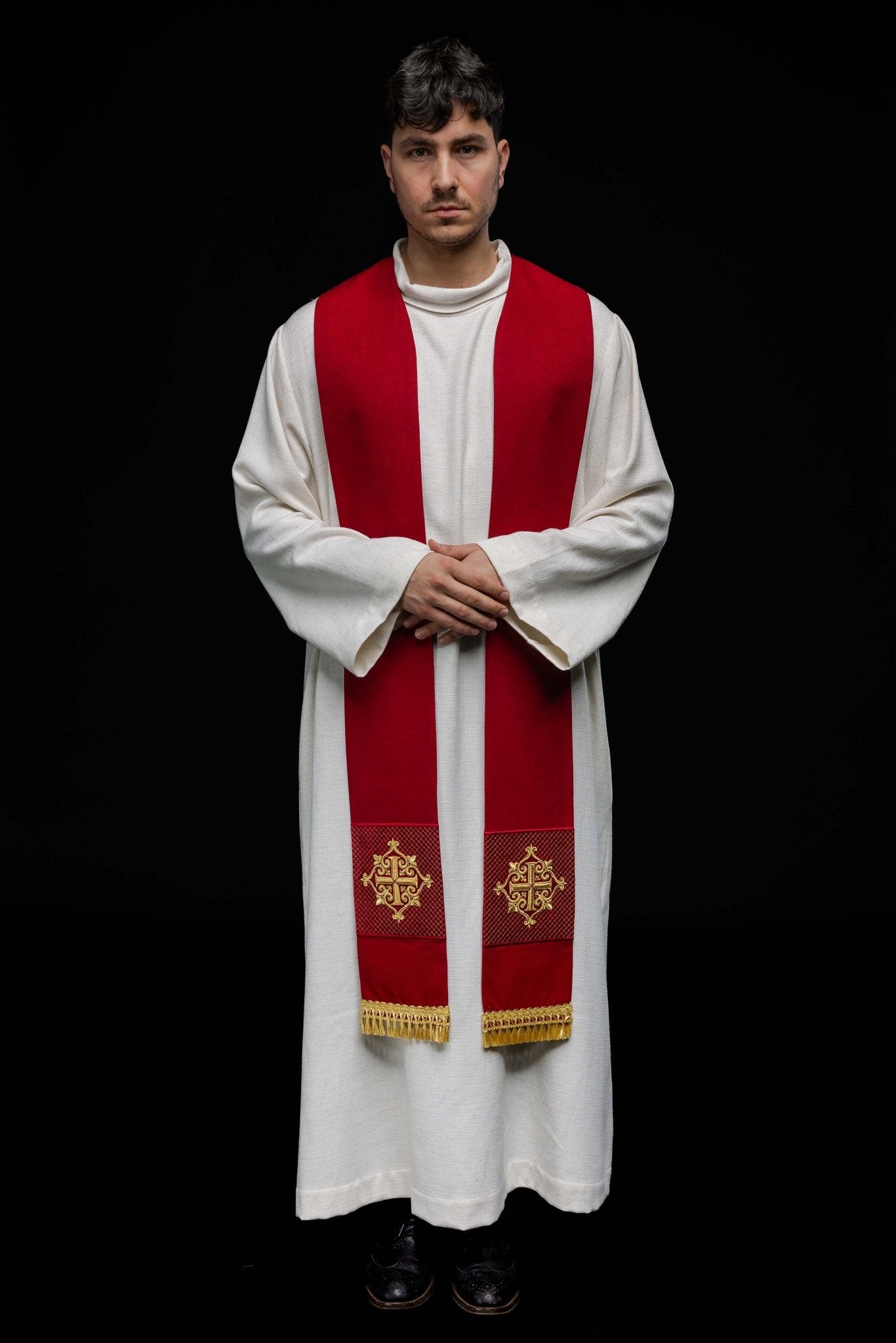 Estola bordada con símbolo de cruz de terciopelo roja