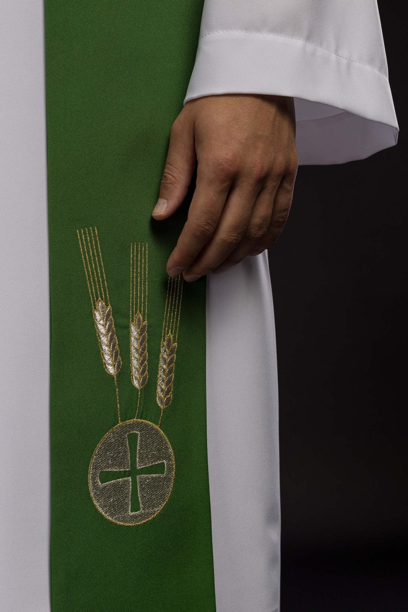 Estola verde con bordado Cáliz, Espiga y Uvas