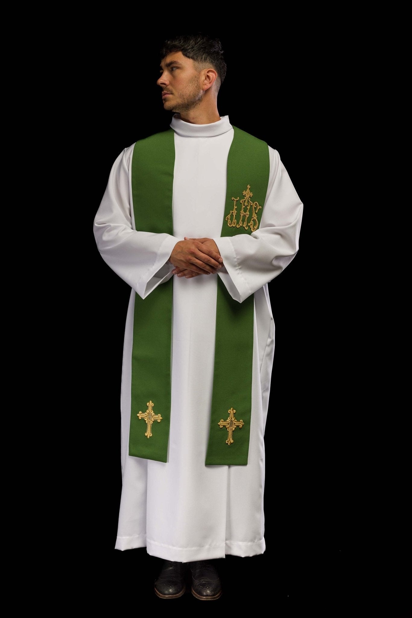 Estola verde con bordado Cruz e IHS