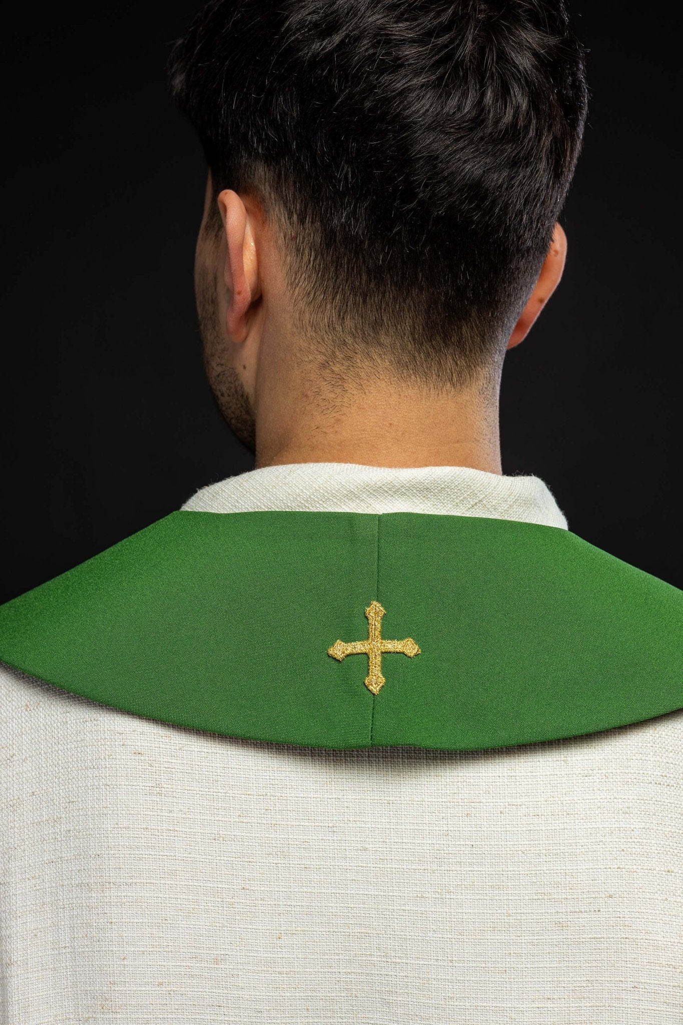 Estola verde con bordado IHS